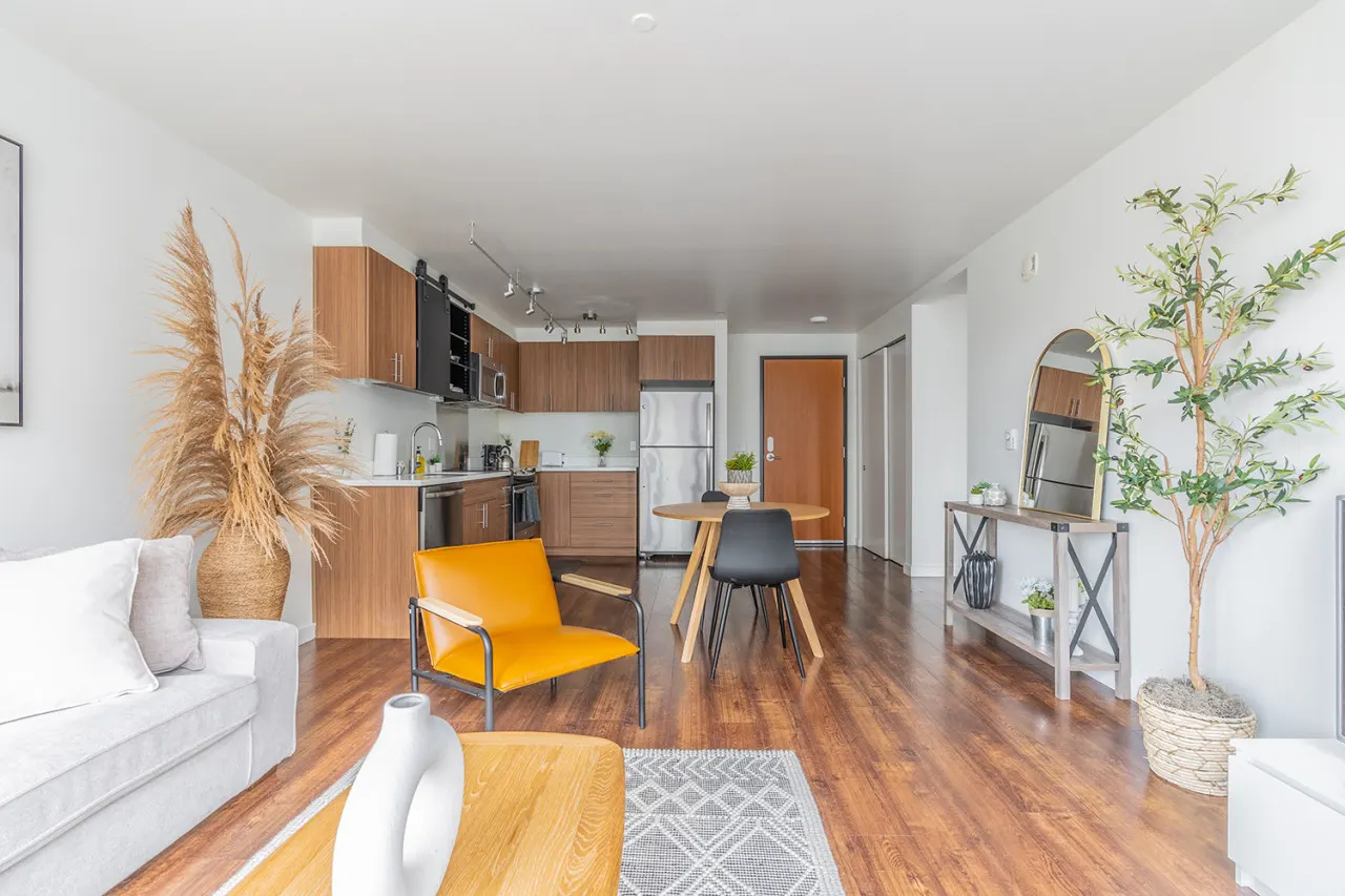 Seattle's modern and stylish Penthouse Apartment- Wifi, Pet Friendly, Rooftop 17