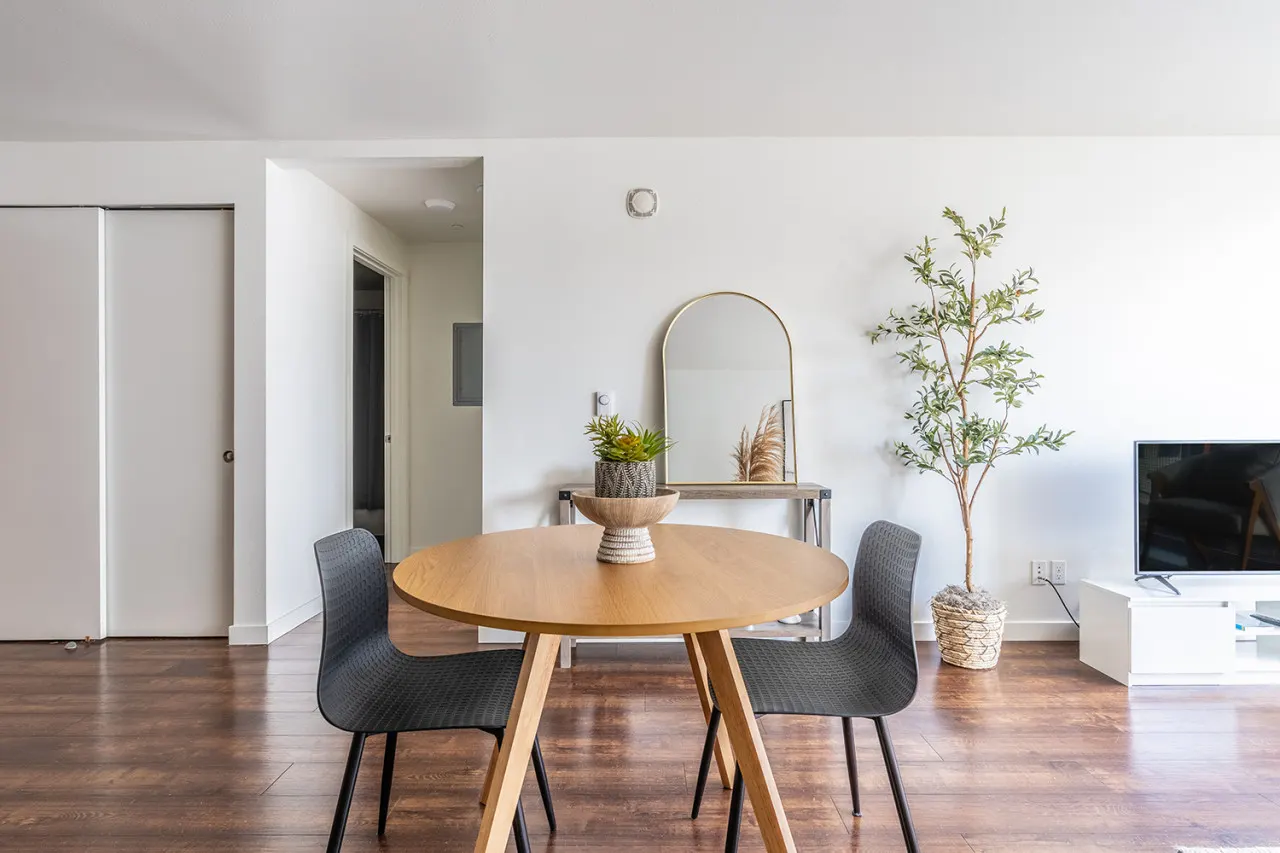 Seattle's modern and stylish Penthouse Apartment- Wifi, Pet Friendly, Rooftop 7