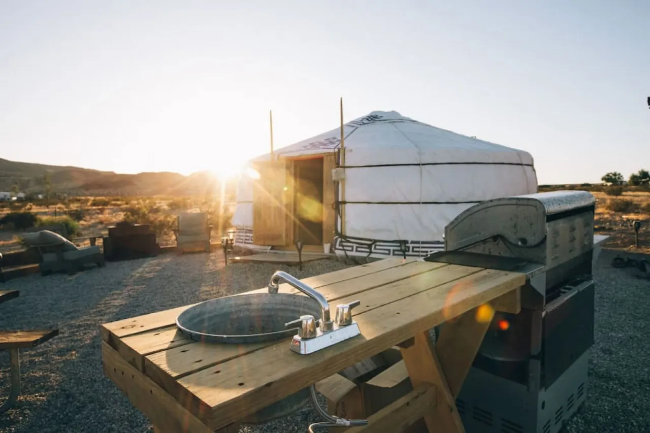 28 Palms Ranch Stargazing Yurt #8