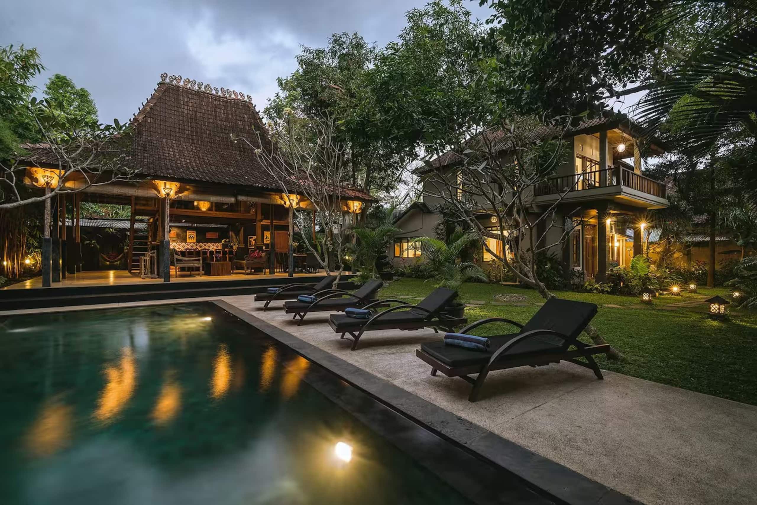 Villa Toya. Central, leafy retreat, sleeps 10