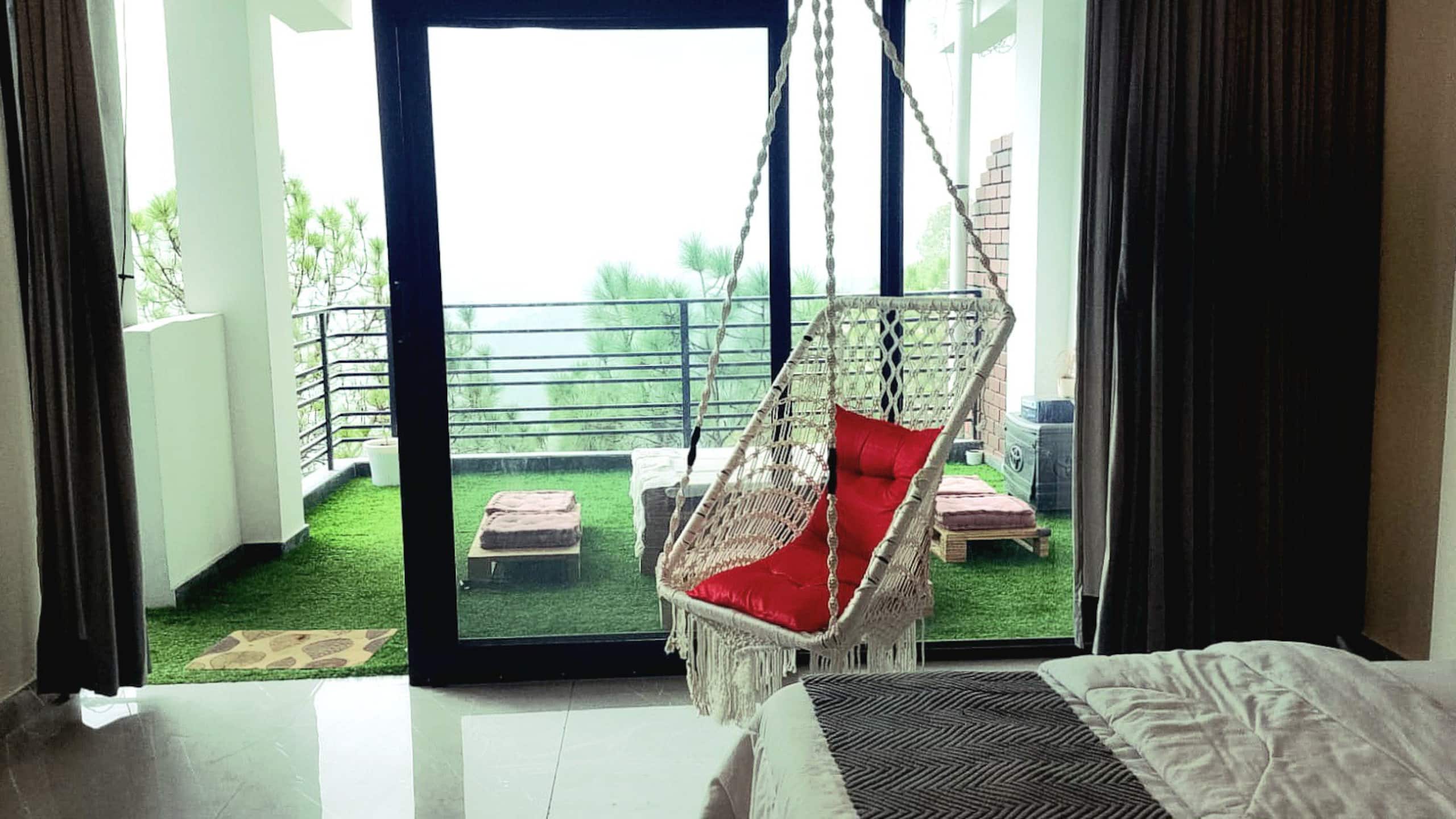 Kasauli Mountain View•180° Views |AC •Parking•Lift 28
