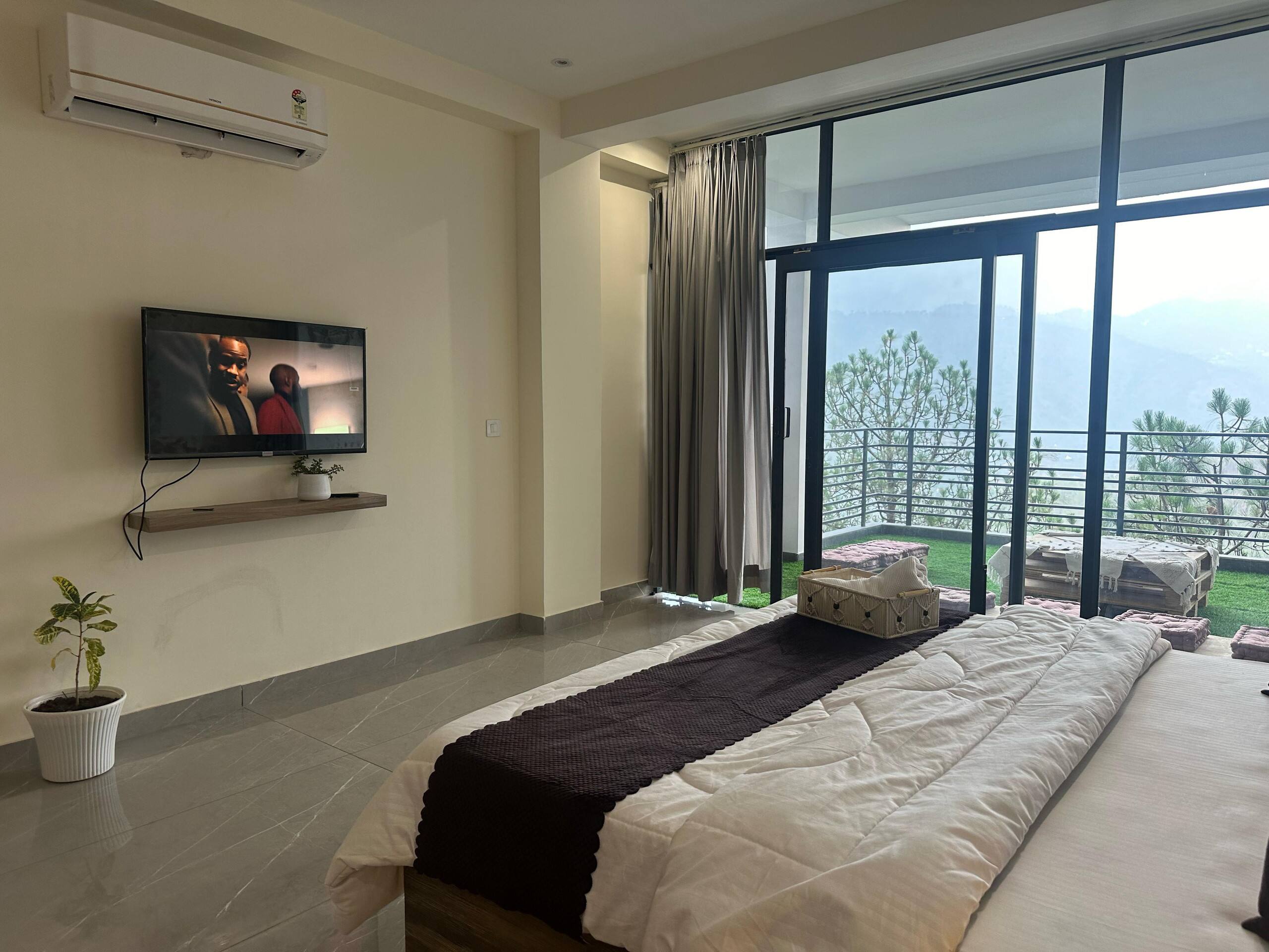 Kasauli Mountain View•180° Views |AC •Parking•Lift 33