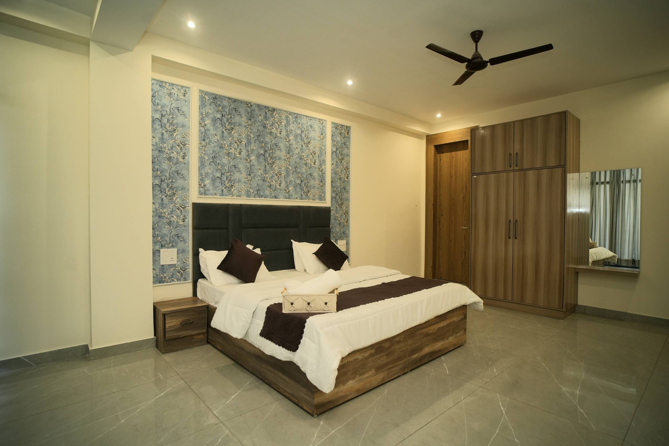 Kasauli Mountain View•180° Views |AC •Parking•Lift 24
