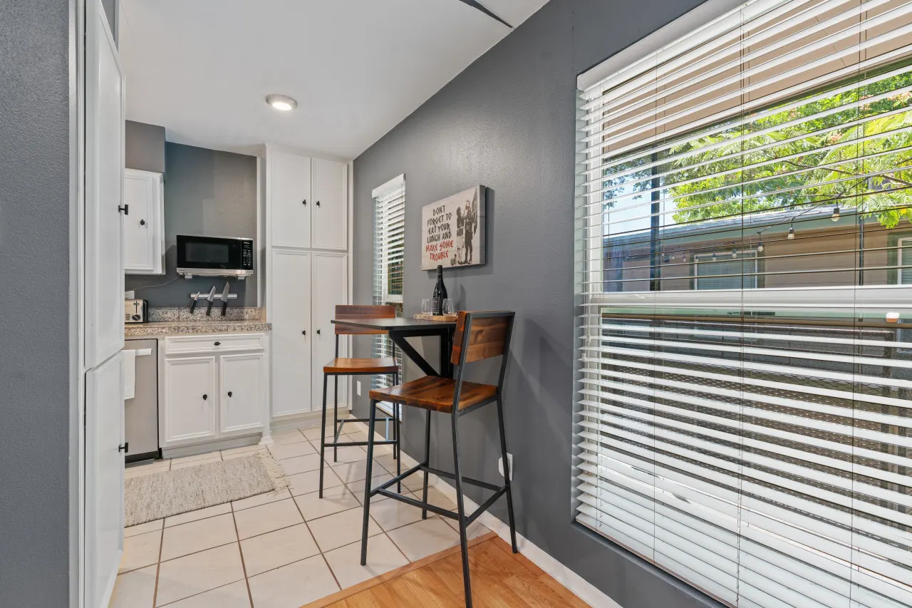 Banksy Bungalow in Zilker, Pickleball, Close to Downtown 8