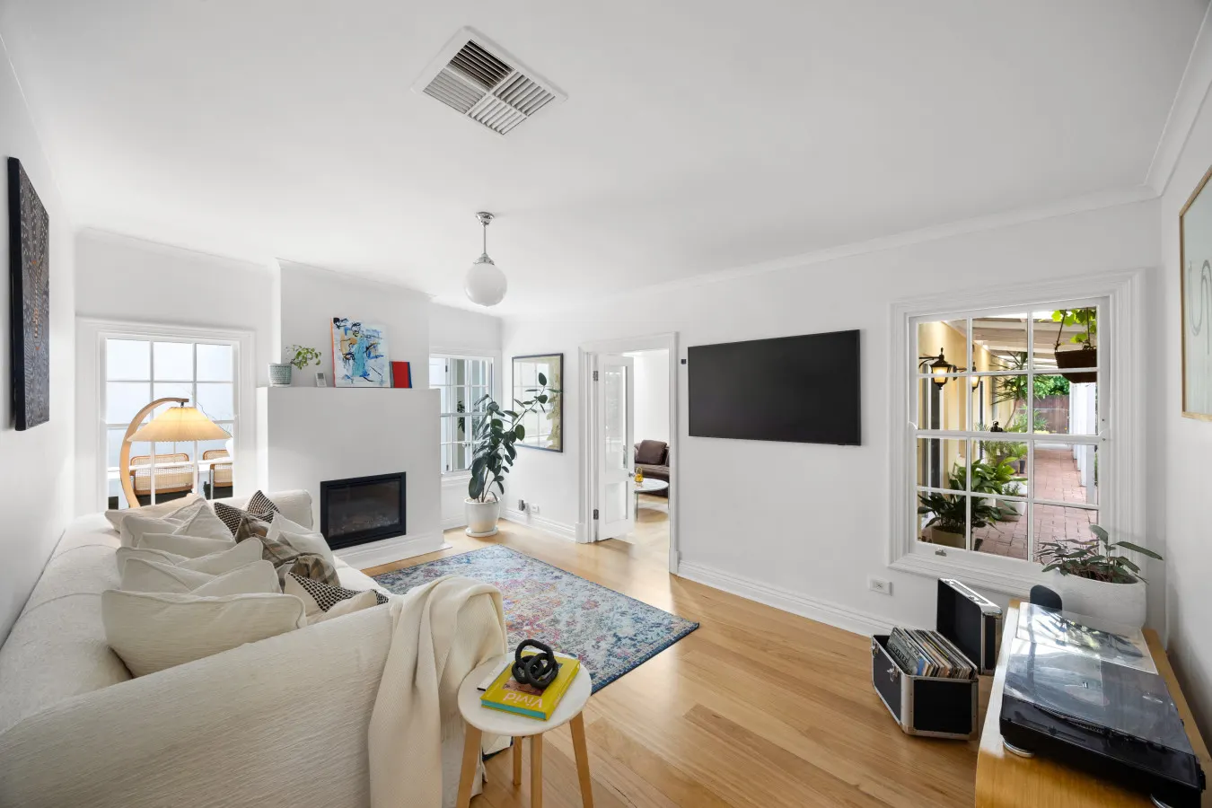 Eastside Oasis Norwood - Designer Luxe Cottage — photo 2