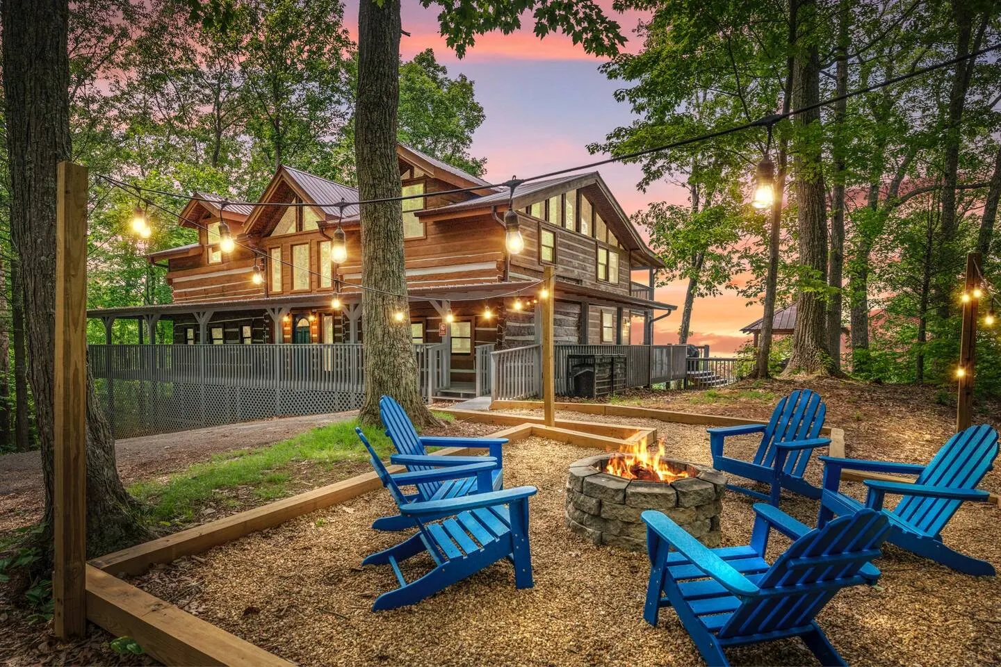 Breathtaking Views Secluded Upscale Family Cabin