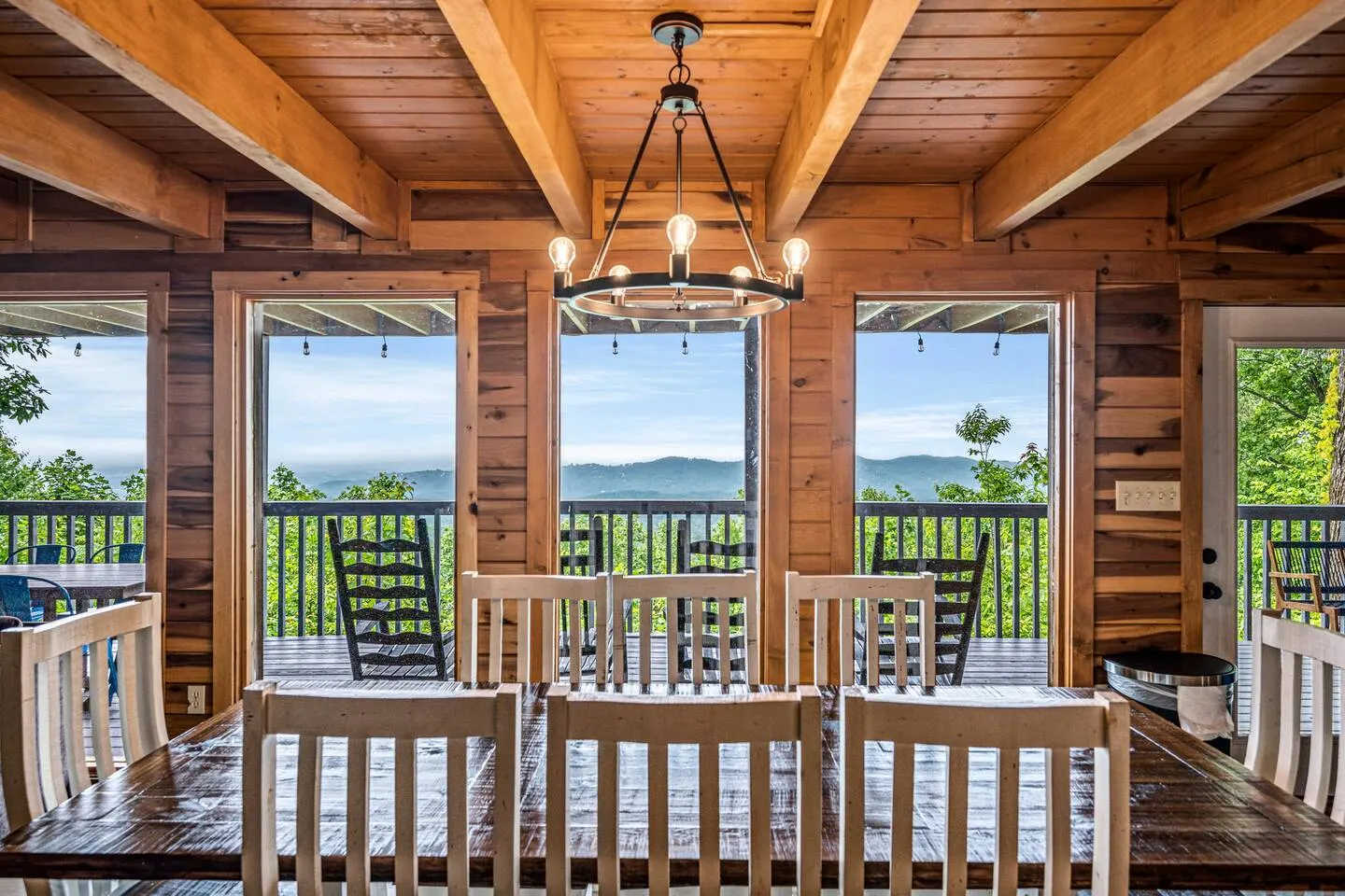 Breathtaking Views Secluded Upscale Family Cabin 10