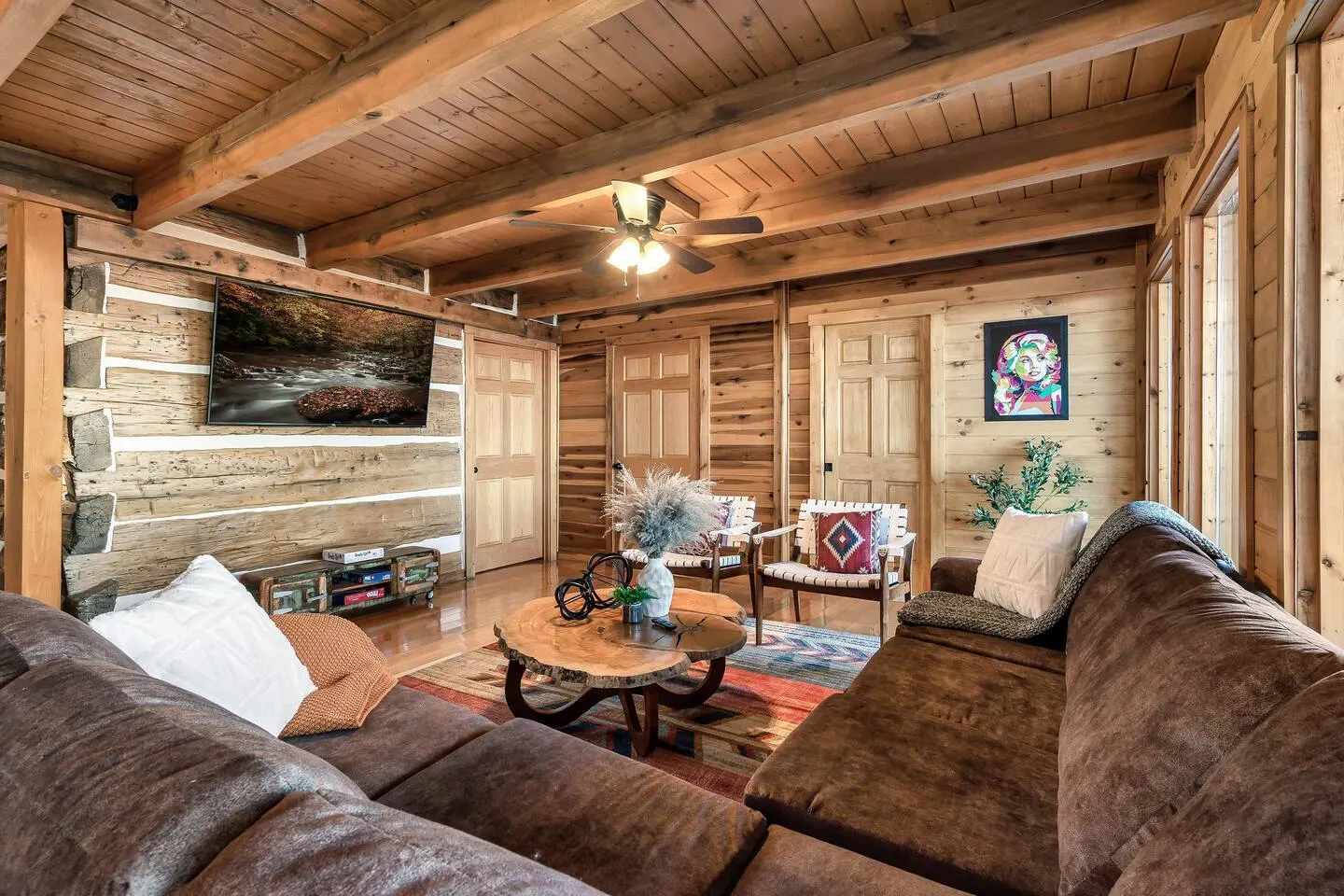 Breathtaking Views Secluded Upscale Family Cabin 12