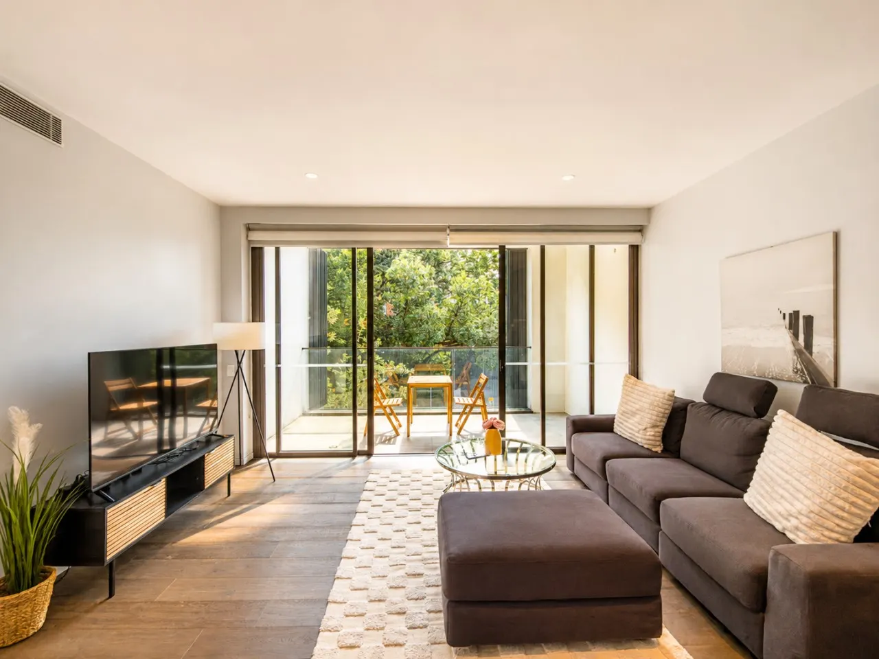 Stylish 2BR Apartment in Double Bay with Parking 9