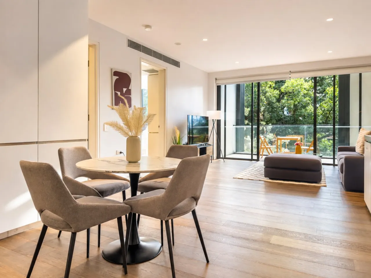 Stylish 2BR Apartment in Double Bay with Parking 18