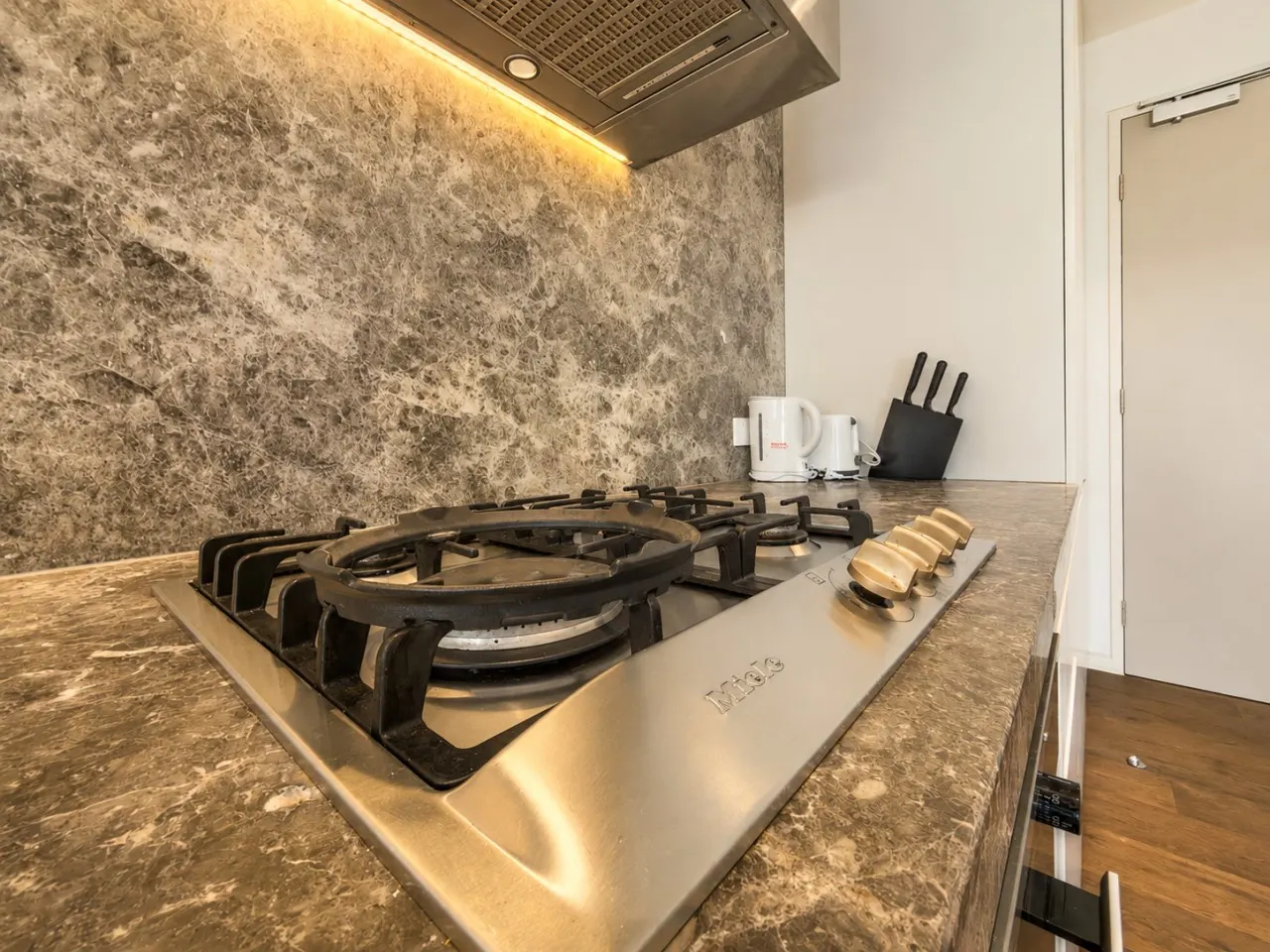 Stylish 2BR Apartment in Double Bay with Parking 20