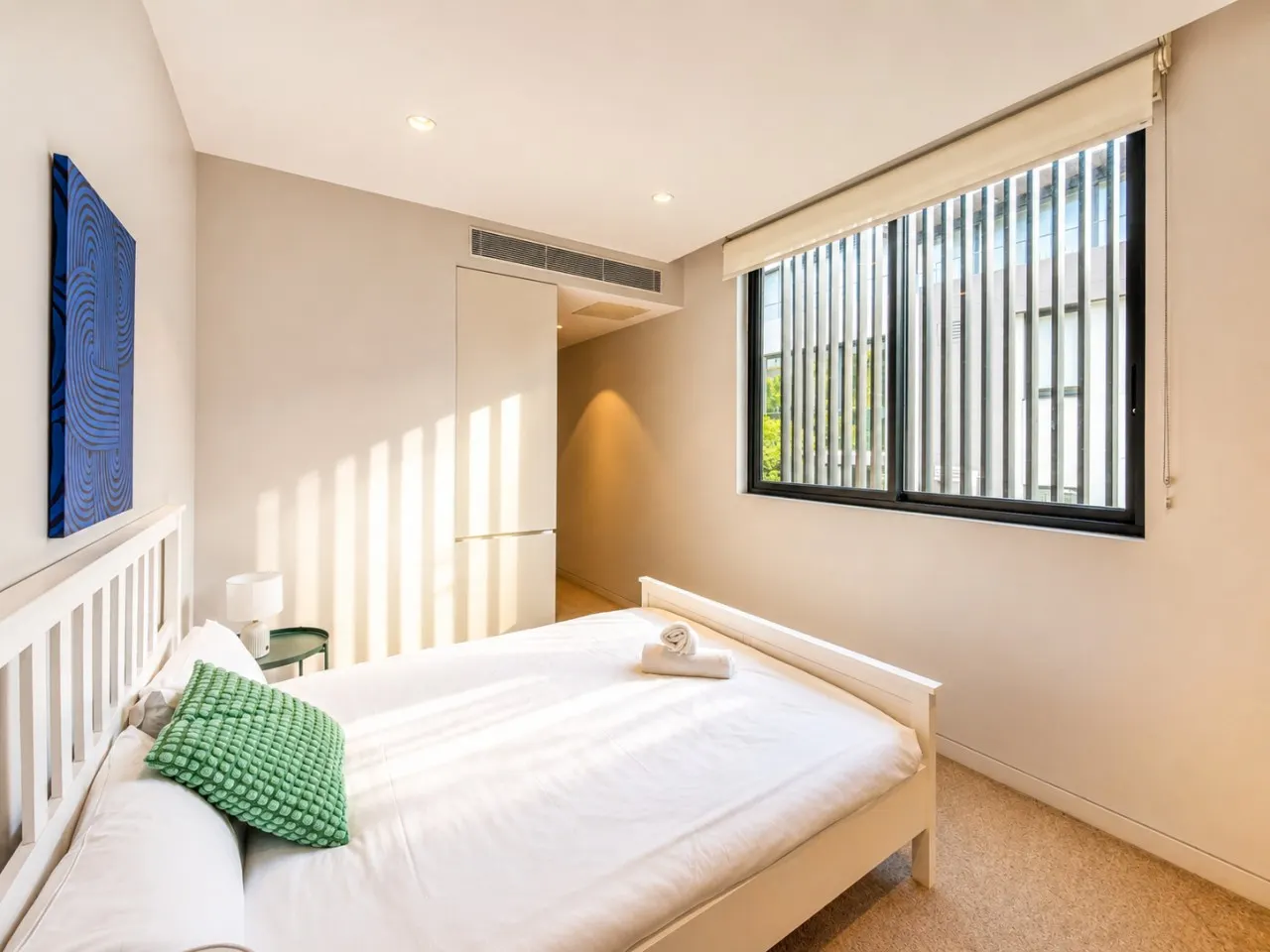 Stylish 2BR Apartment in Double Bay with Parking 6