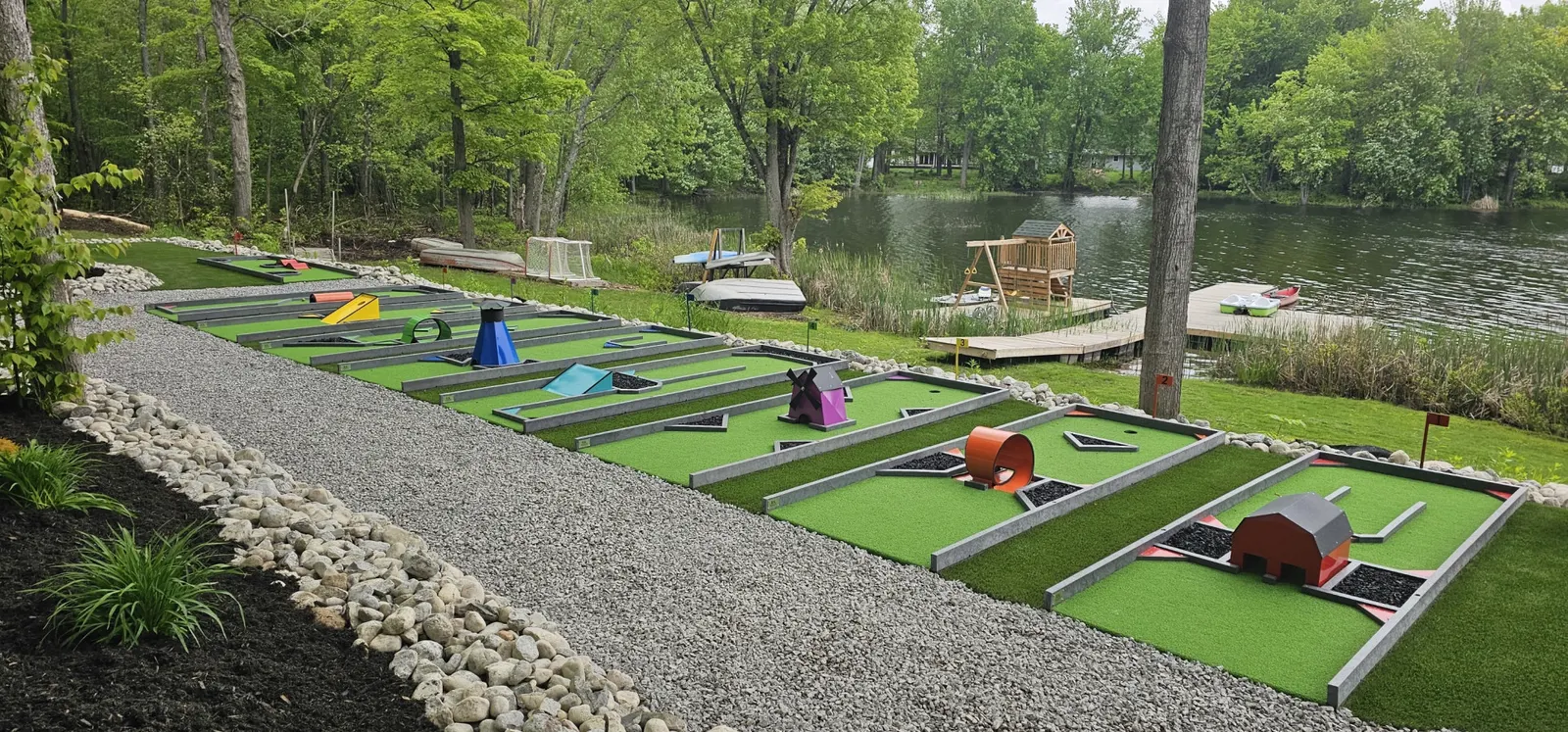 The Lake House - Waterfront Luxury Cottage 10