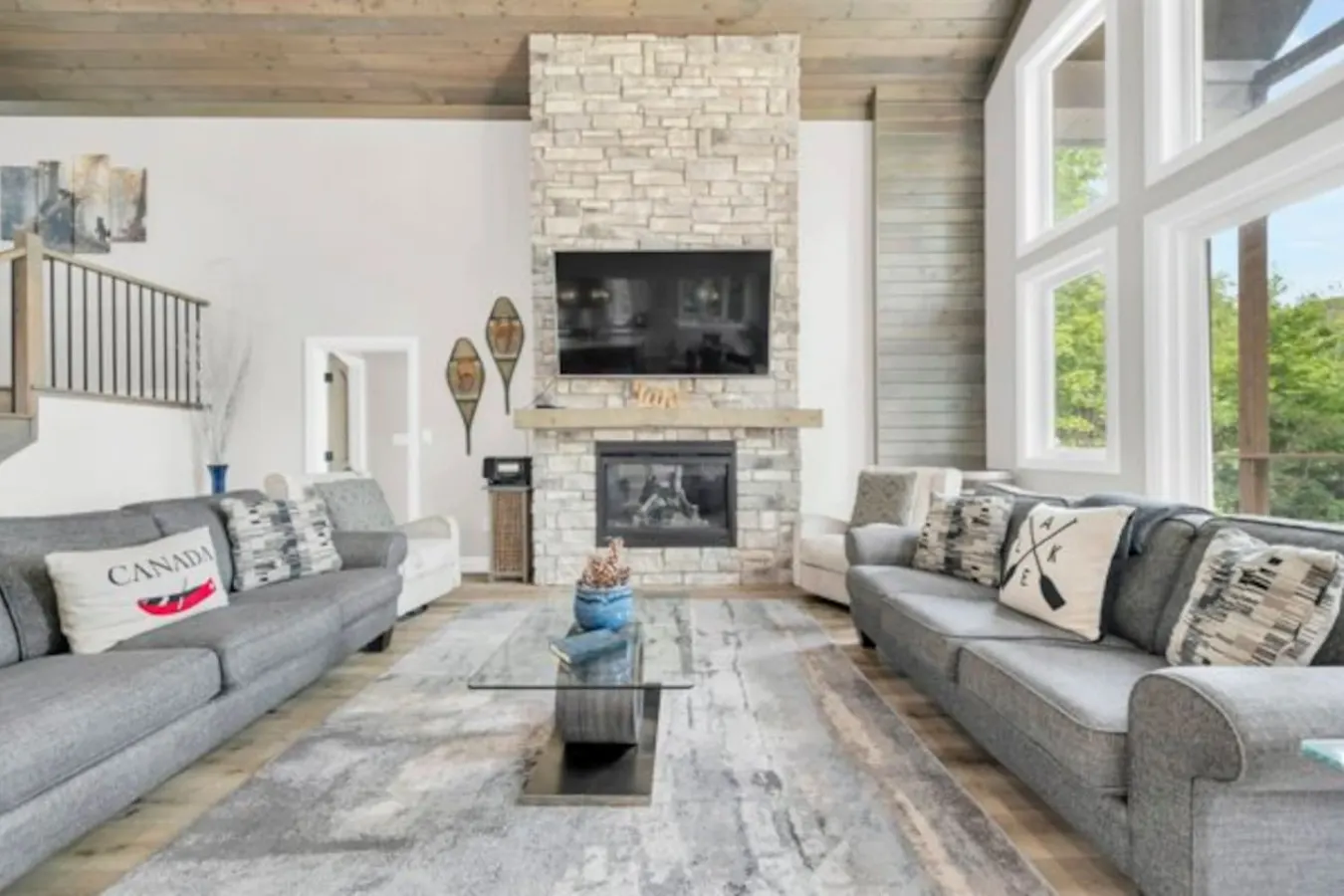 The Lake House - Waterfront Luxury Cottage 12