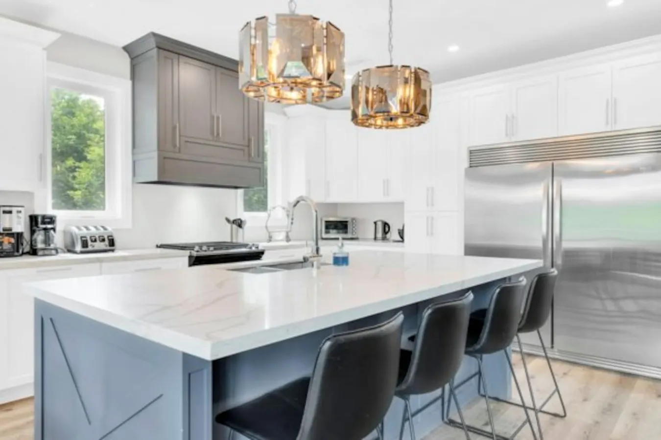 The Lake House - Waterfront Luxury Cottage 13
