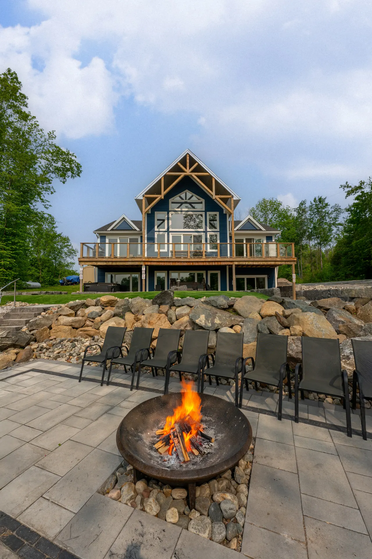 The Lake House - Waterfront Luxury Cottage 16