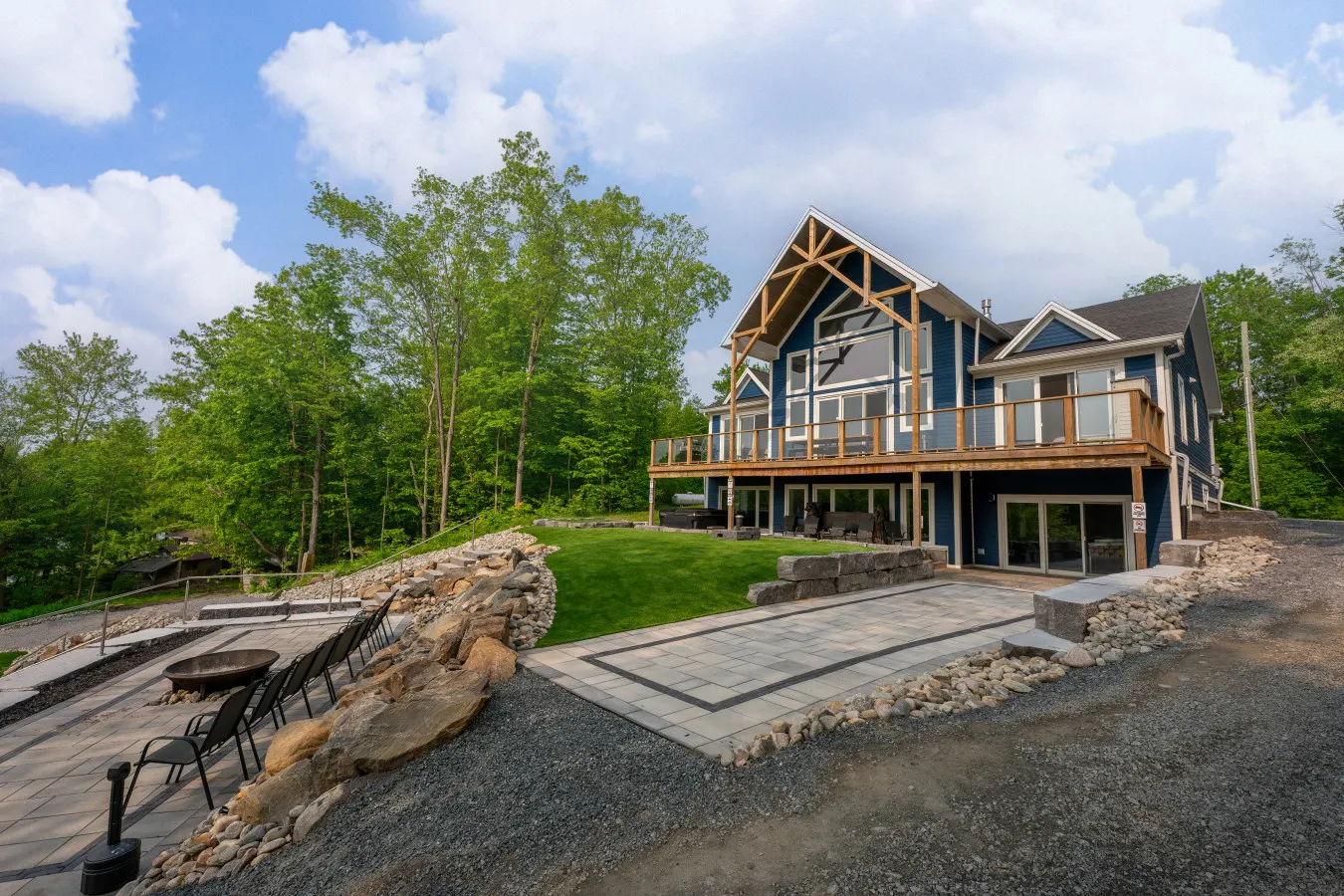 The Lake House - Waterfront Luxury Cottage 17