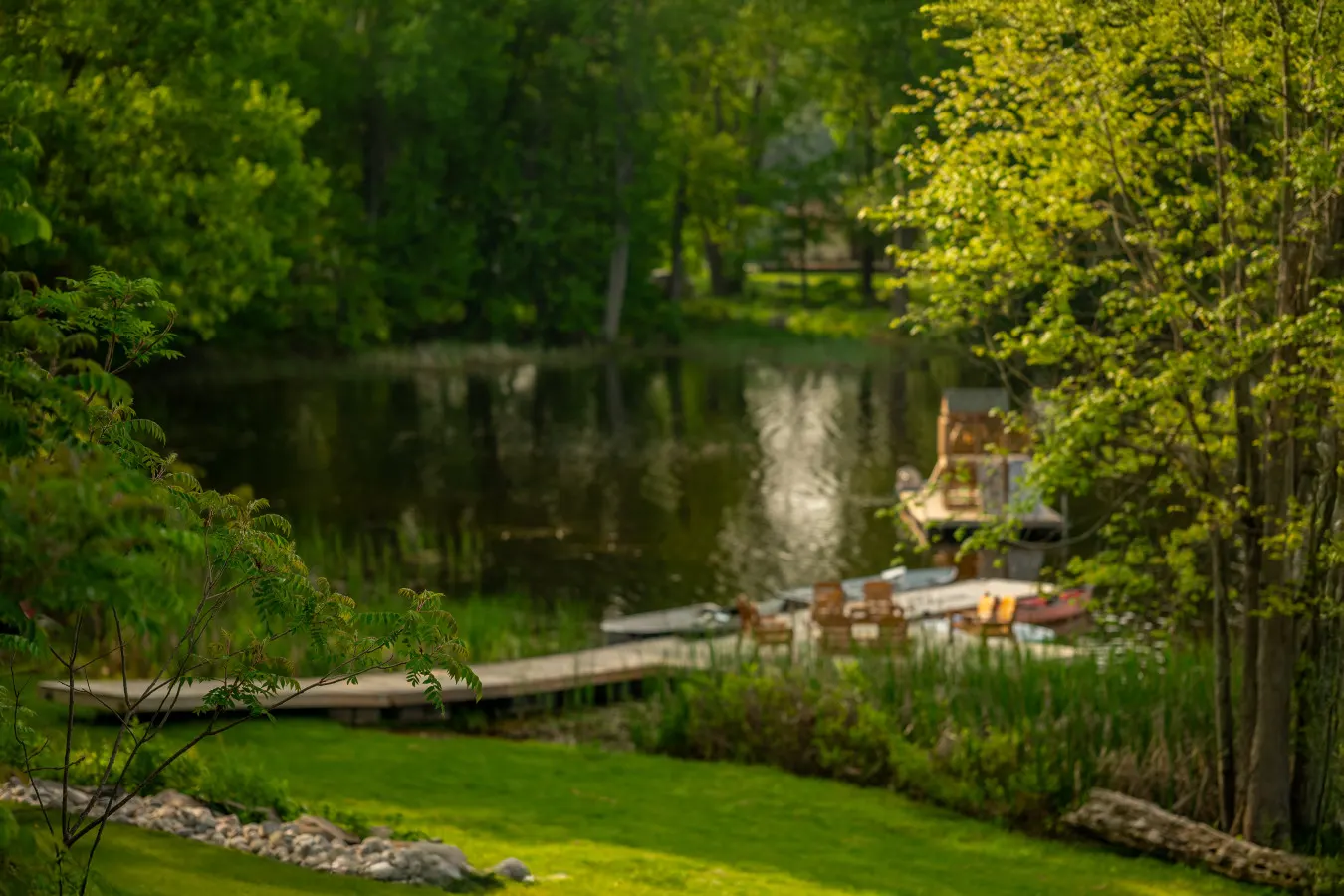 The Lake House - Waterfront Luxury Cottage 8