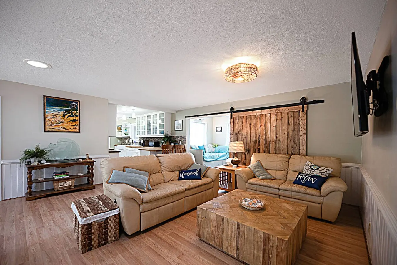 Family Beach House: 3 BR - - Dogs Welcome Tranquil Turtle