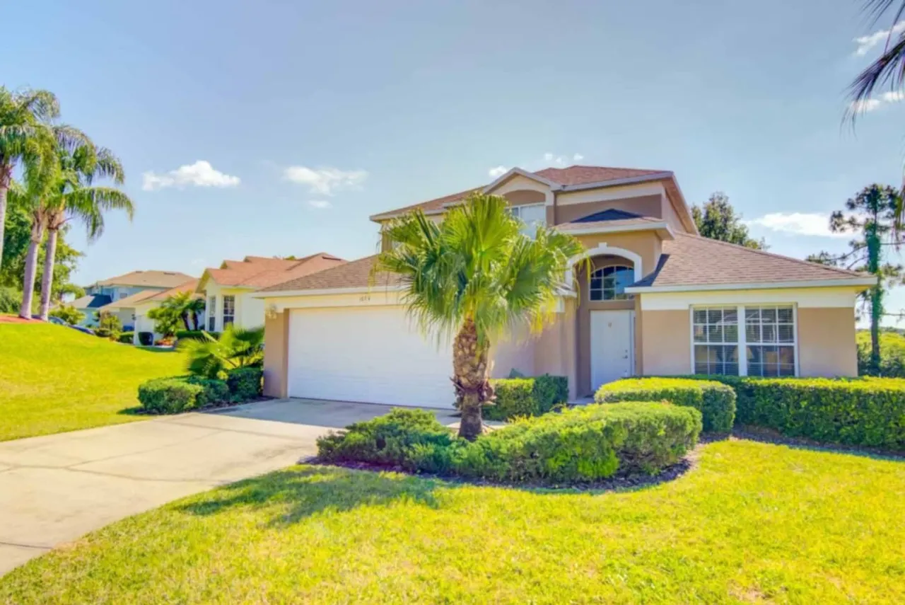 Spacious 5-Bedroom Villa with Private Pool, Spa, and Games Room 3