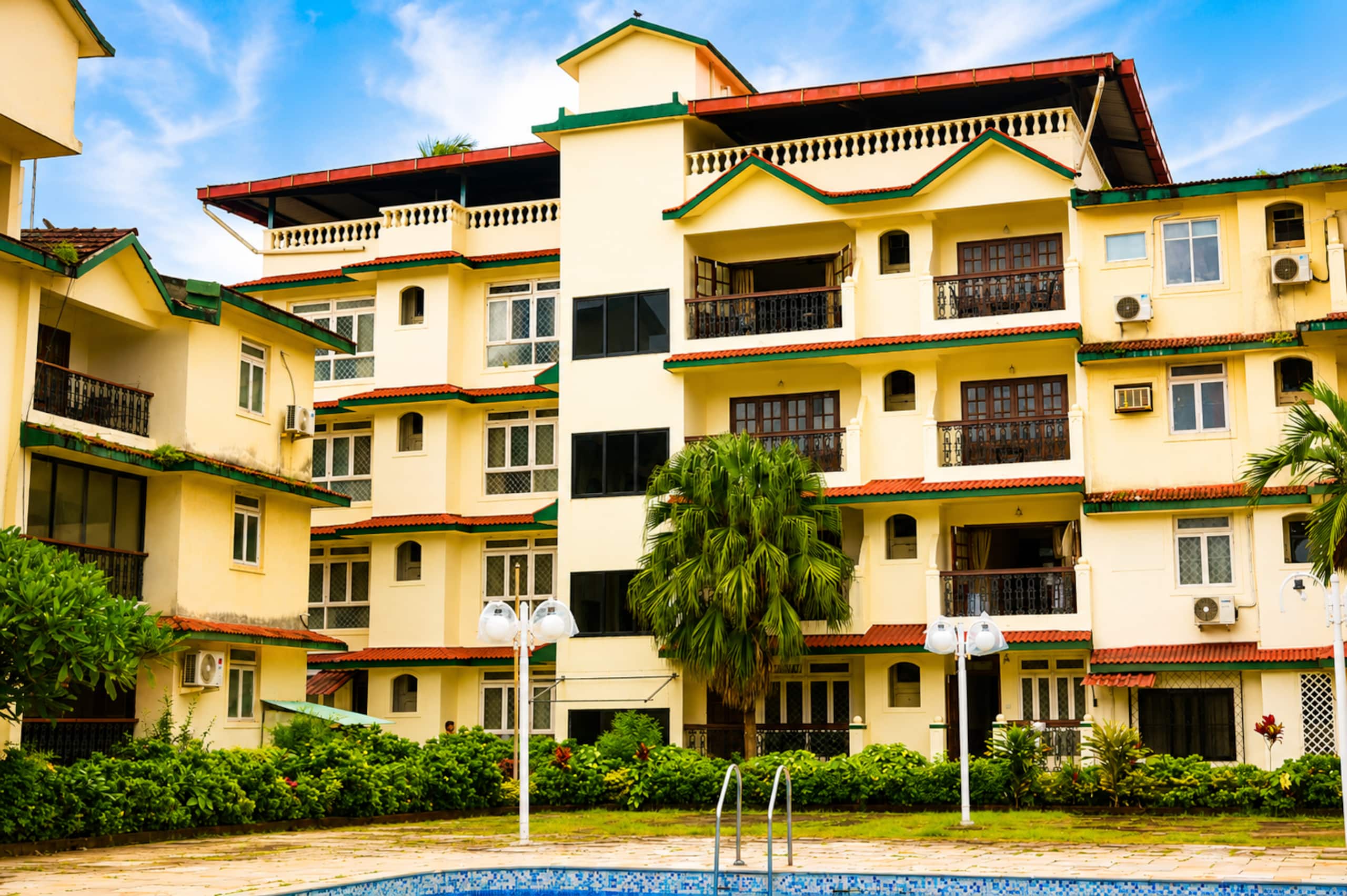 Coastal Luxury Stay • Pool • Balcony • Kitchen 16