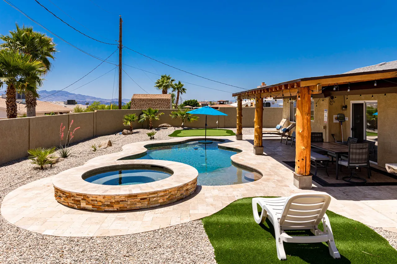Rocking Horse - Heatable Pool, Spa, Golf, King Bed 6
