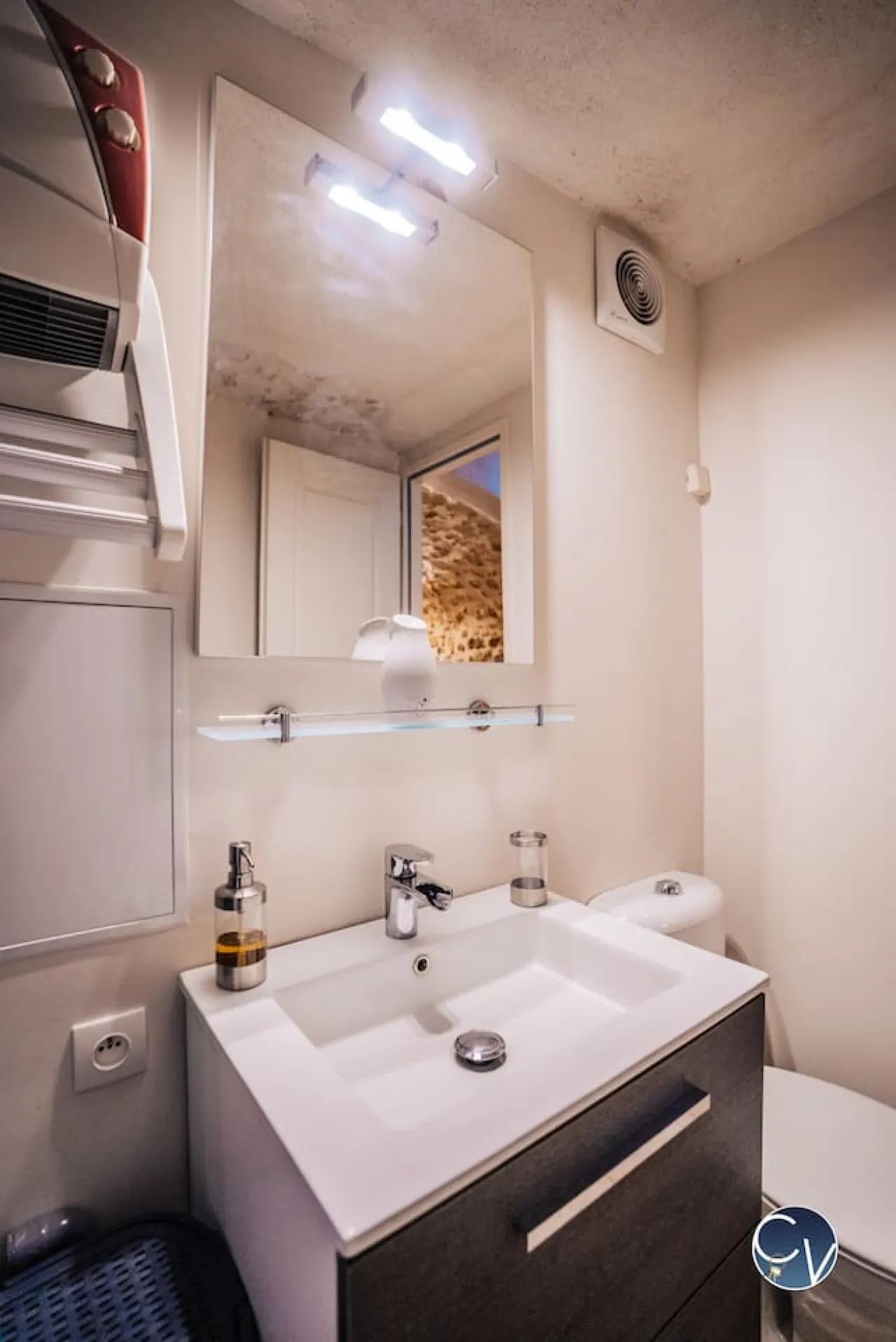 Agréable maison en pierre climatisée avec terrasse 12