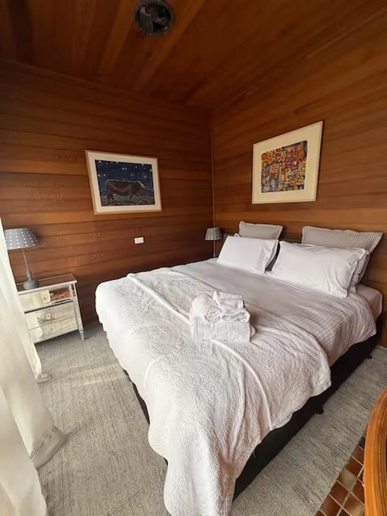 Chiara’s 1BR Brighton Gem with Pool and King Bed — photo 2