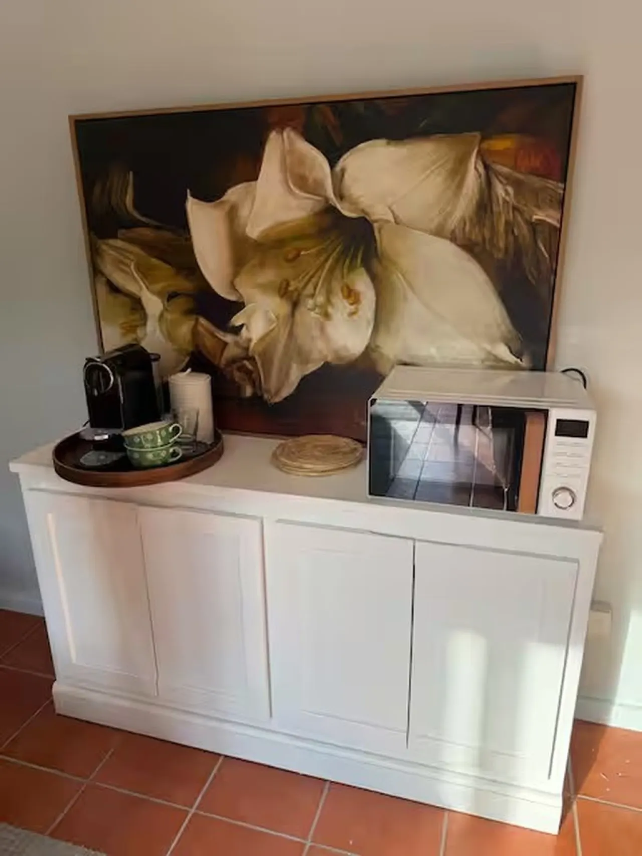 Chiara’s 1BR Brighton Gem with Pool and King Bed 9