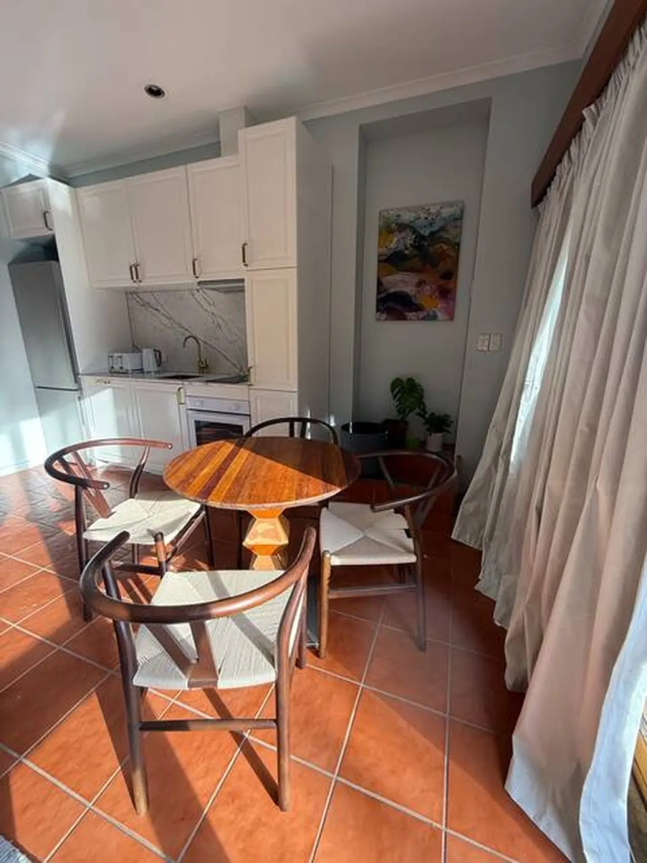 Chiara’s 1BR Brighton Gem with Pool and King Bed 10
