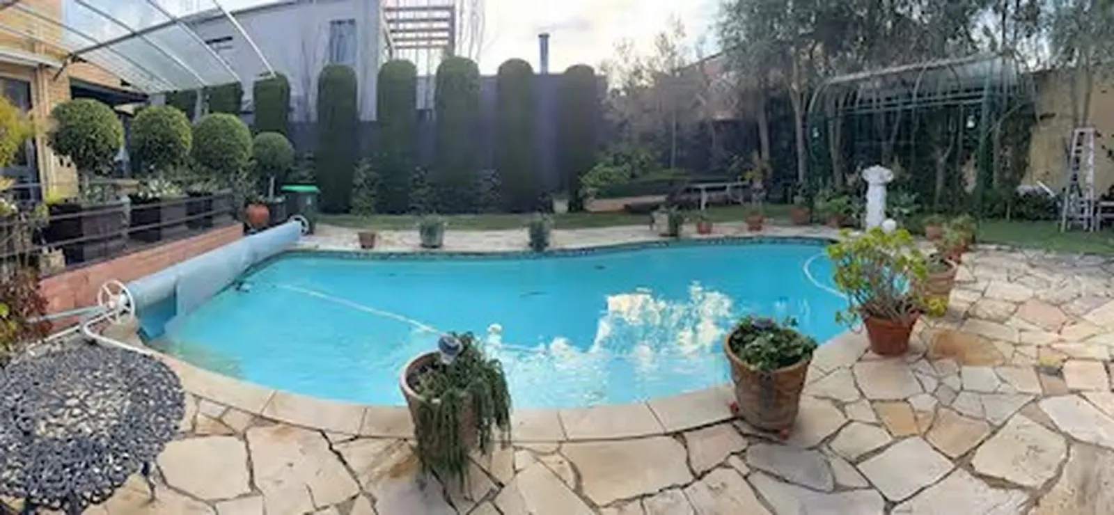 Chiara’s 1BR Brighton Gem with Pool and King Bed 15