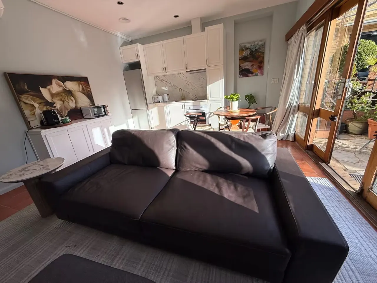 Chiara’s 1BR Brighton Gem with Pool and King Bed 16