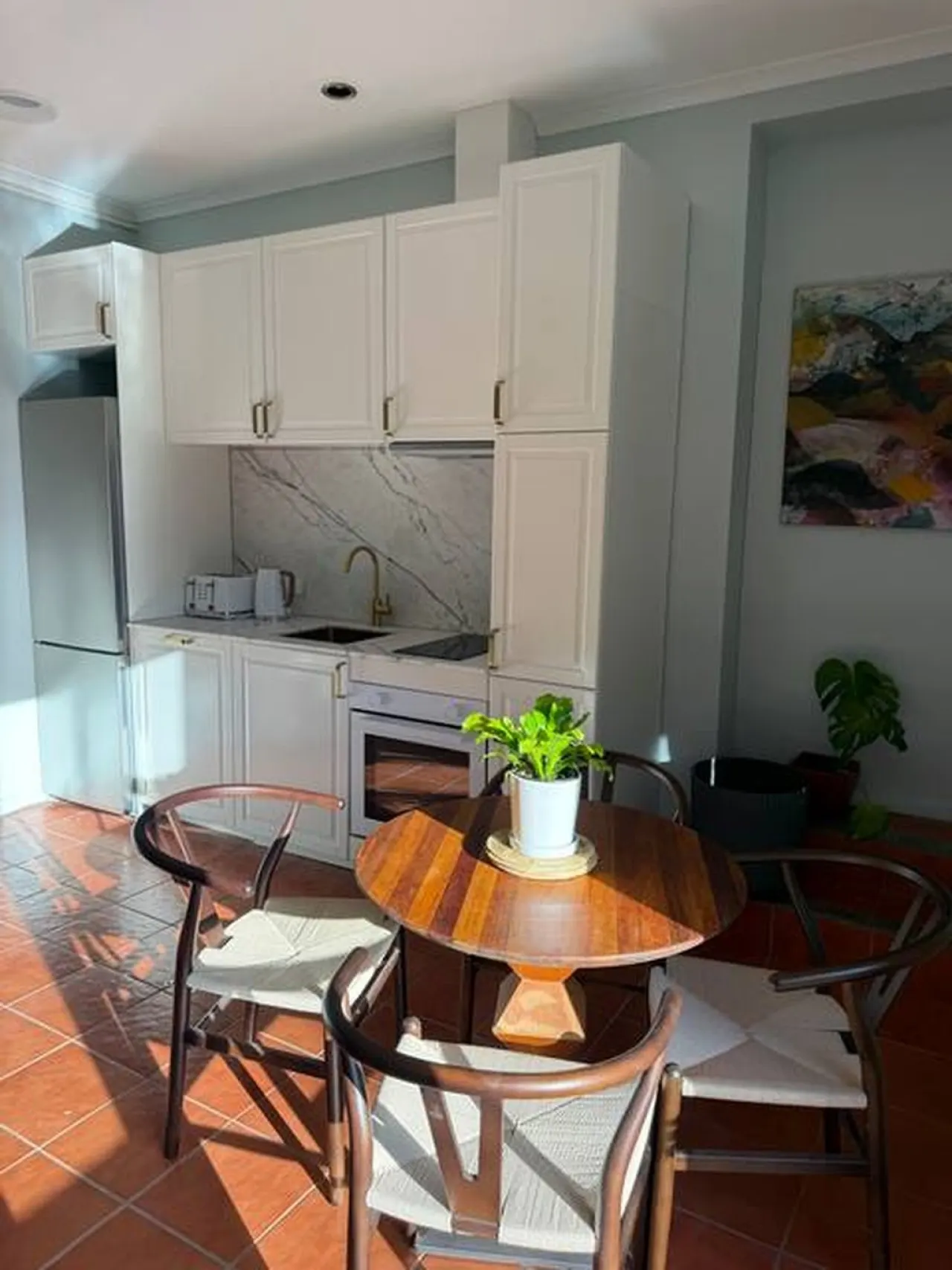 Chiara’s 1BR Brighton Gem with Pool and King Bed 17