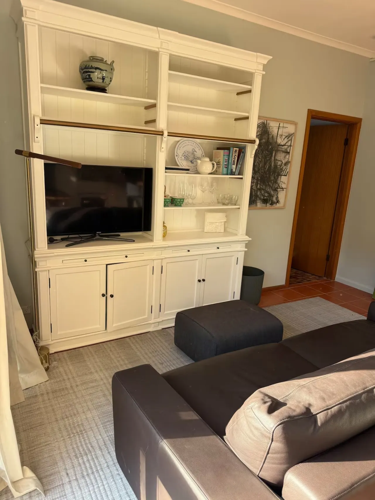 Chiara’s 1BR Brighton Gem with Pool and King Bed 18