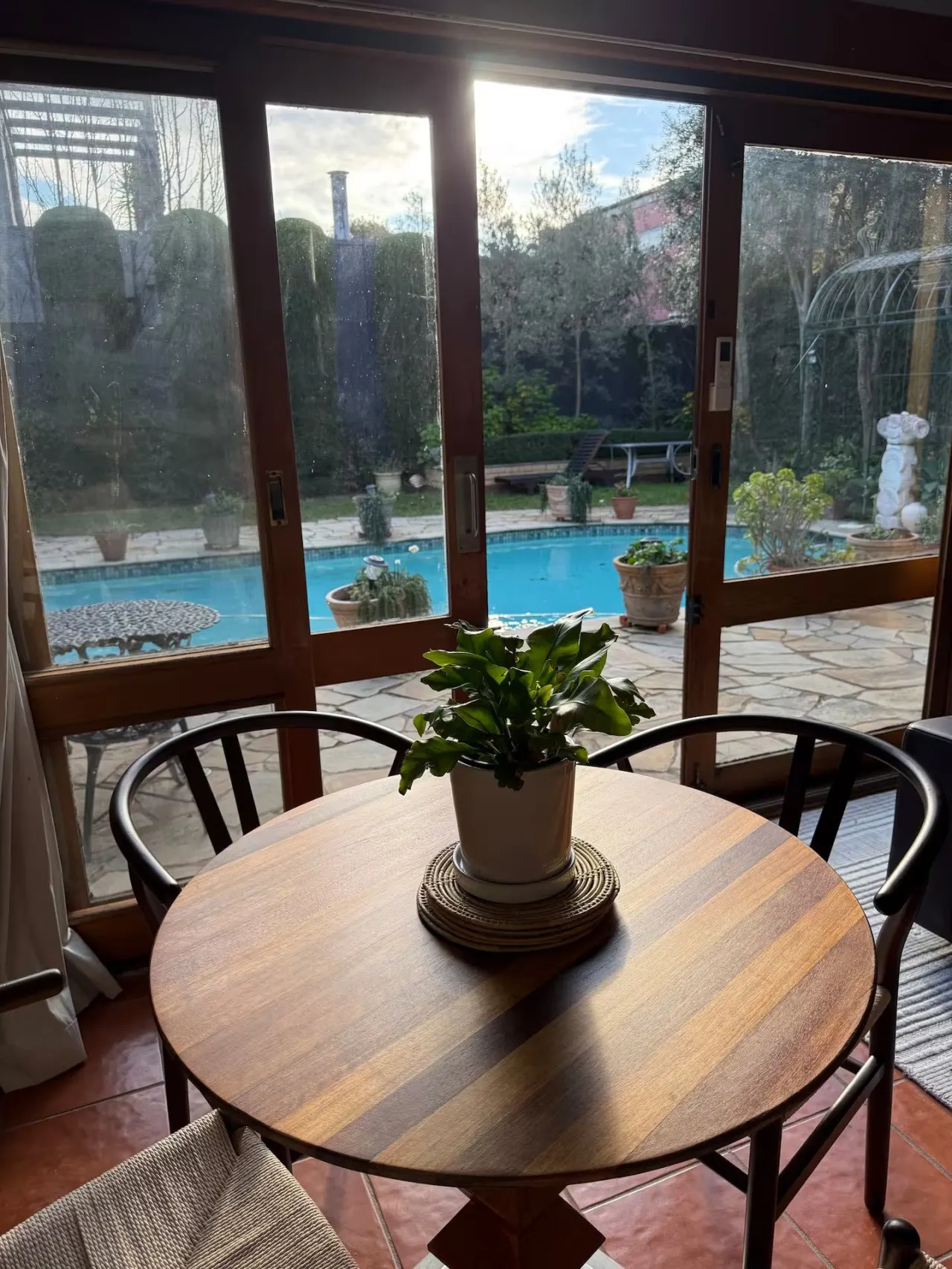 Chiara’s 1BR Brighton Gem with Pool and King Bed 20