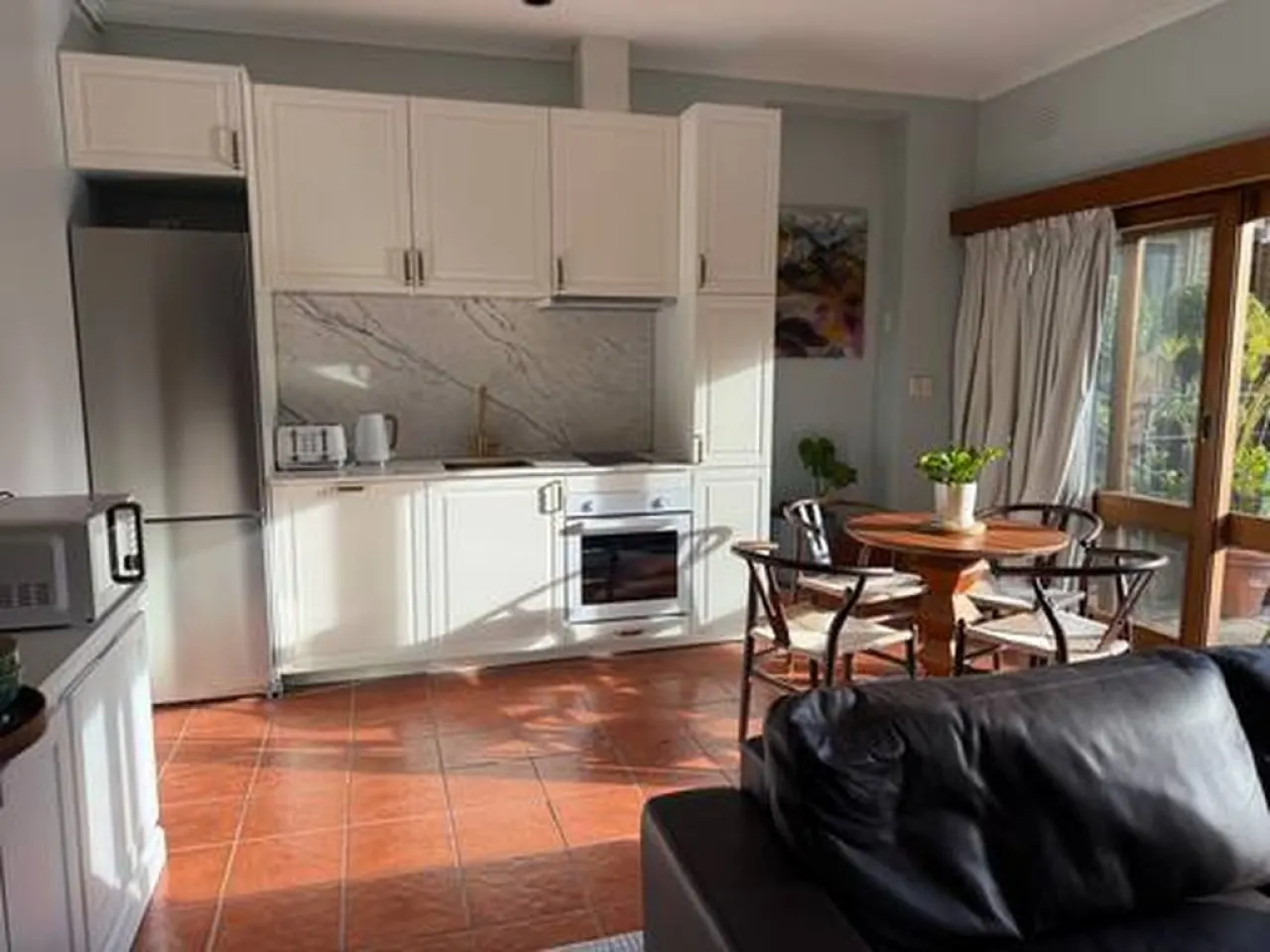Chiara’s 1BR Brighton Gem with Pool and King Bed — photo 4