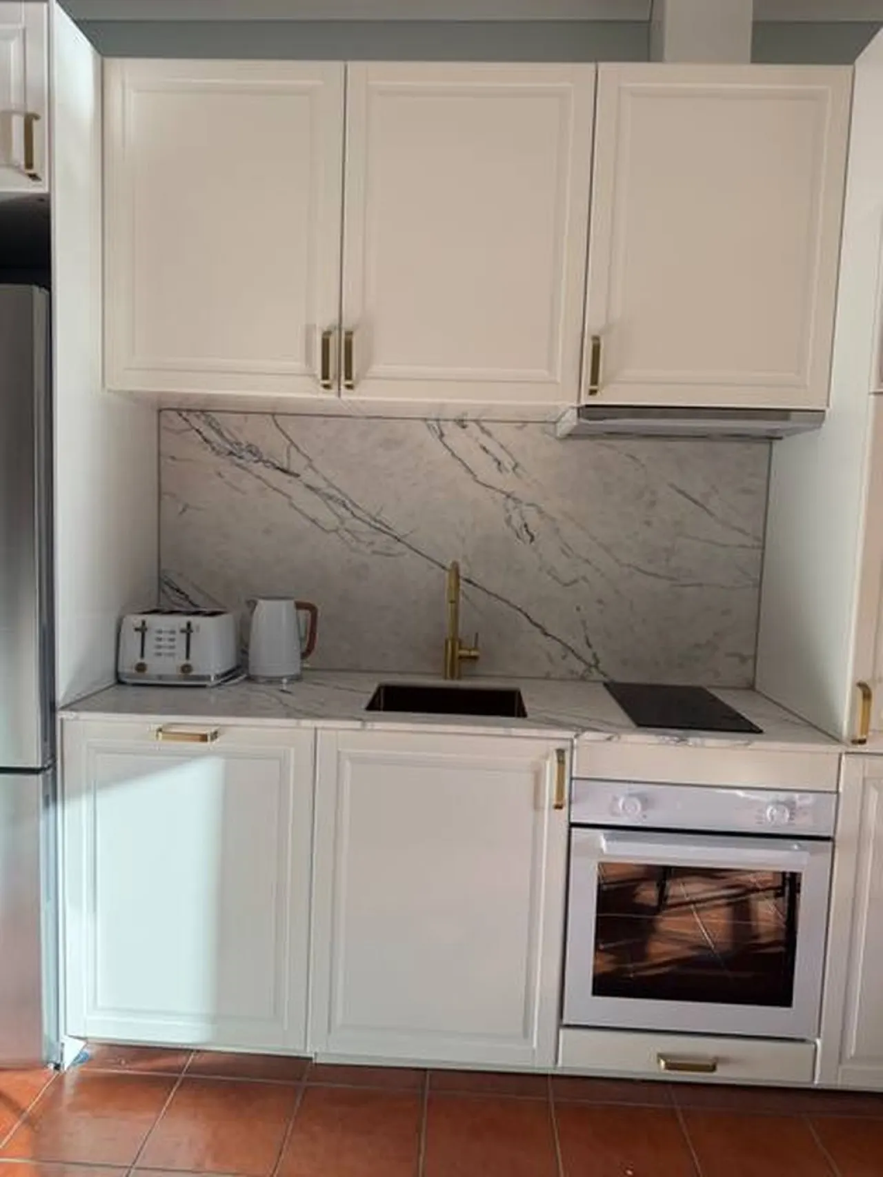 Chiara’s 1BR Brighton Gem with Pool and King Bed 6