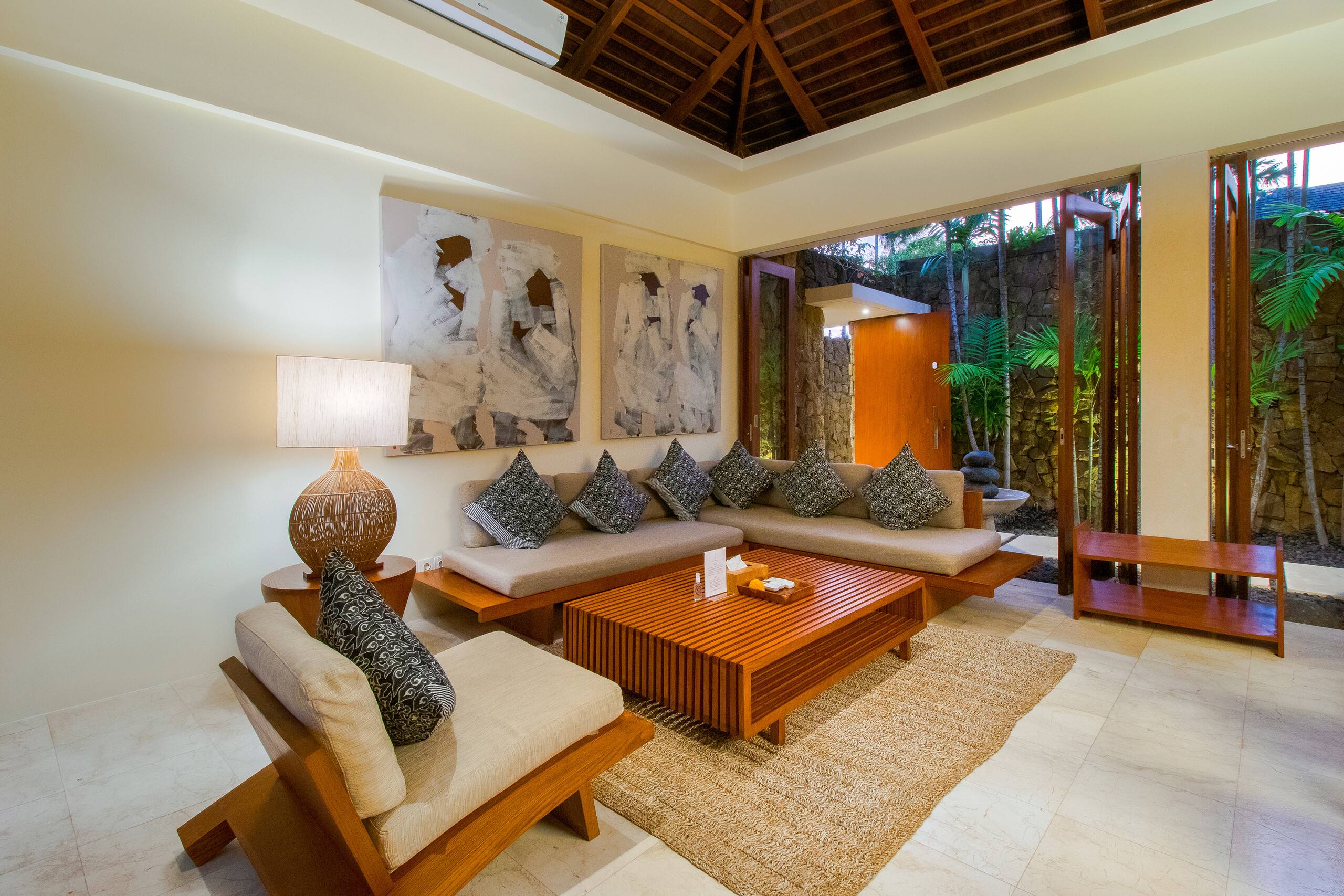 Super Spacious, 6 Bed, Chef, Daily B'Fast, 12 pax 9