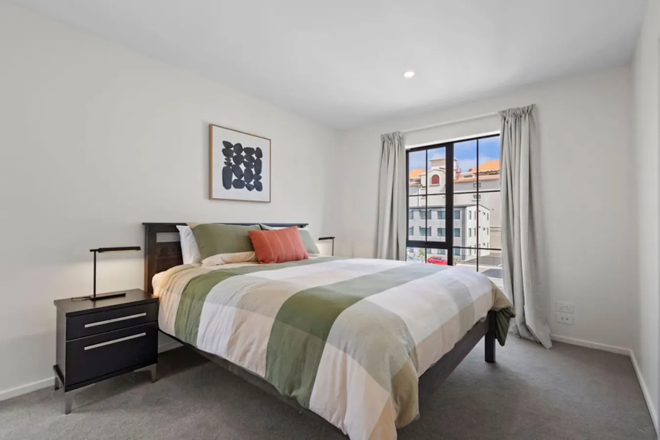 2 BRM 2bath closest to Town Hall 2