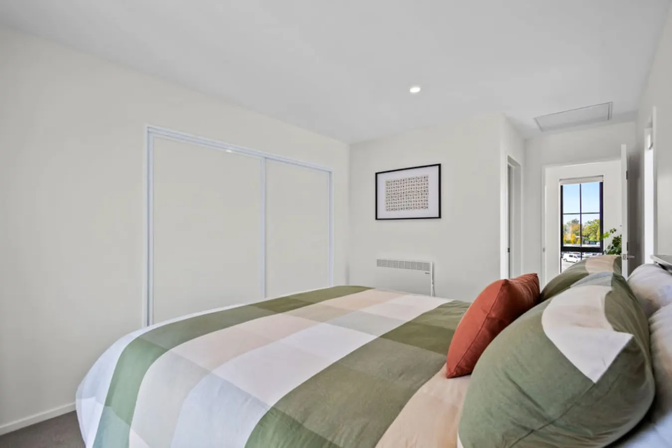 2 BRM 2bath closest to Town Hall 11