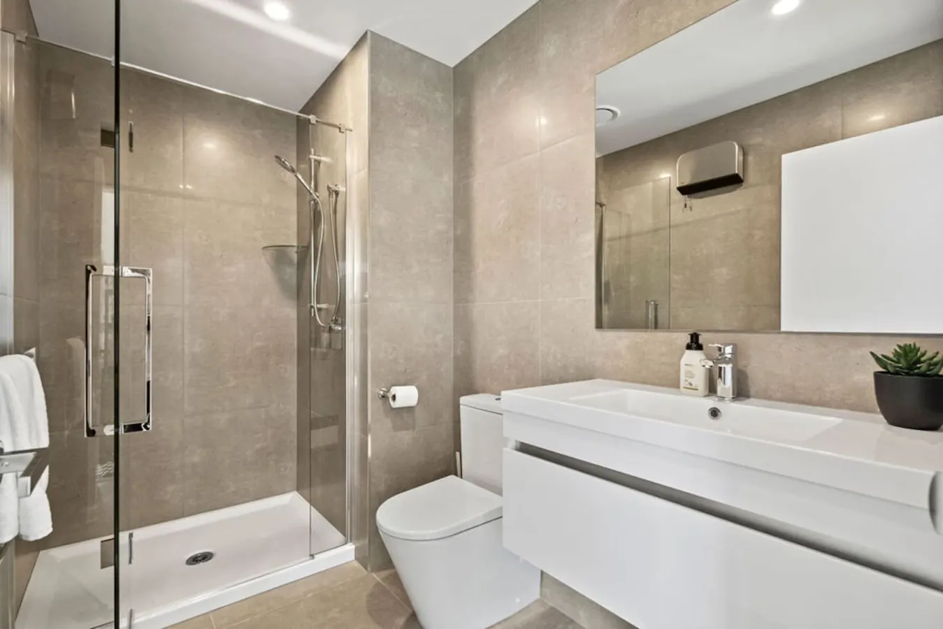 2 BRM 2bath closest to Town Hall 17
