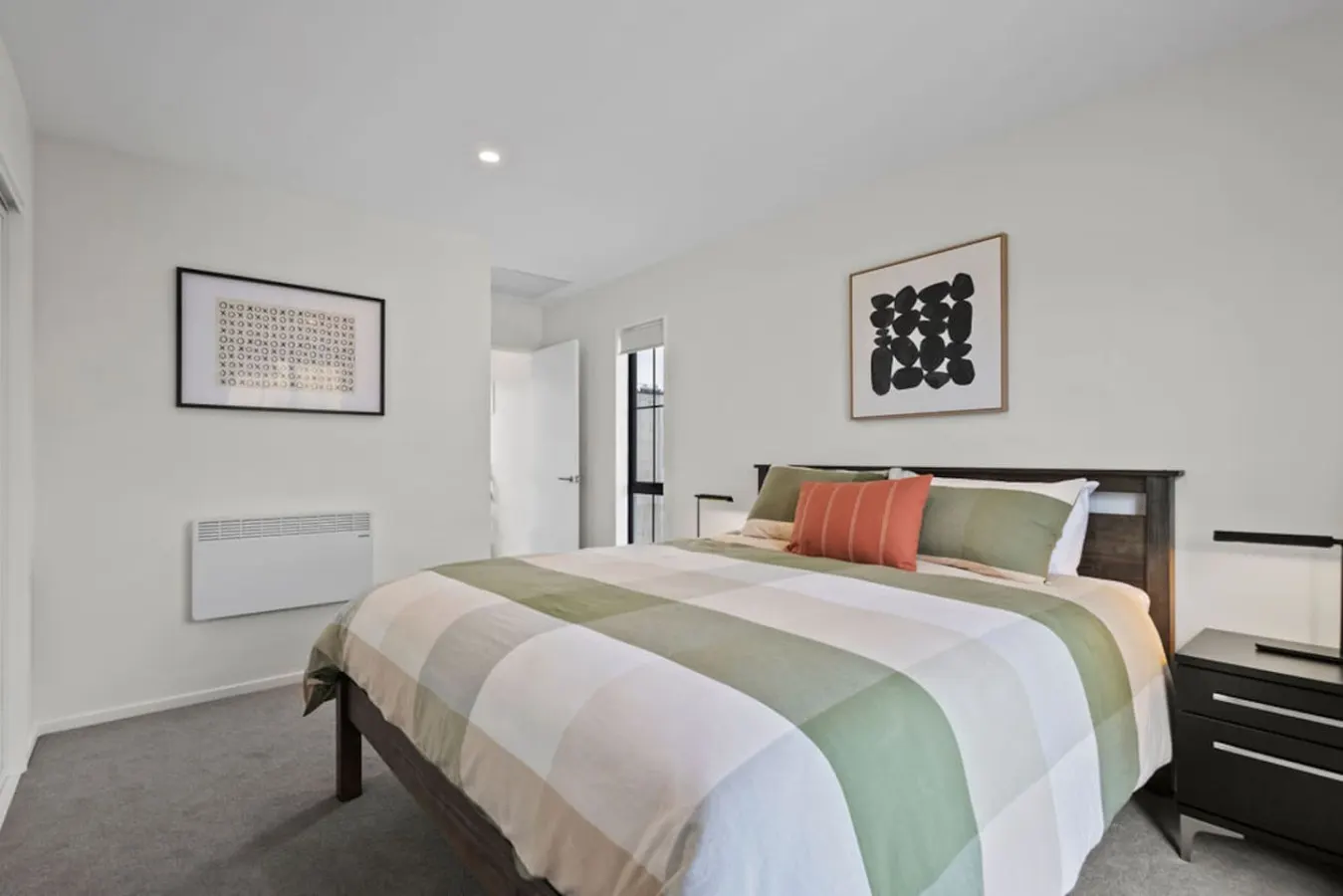 2 BRM 2bath closest to Town Hall 18