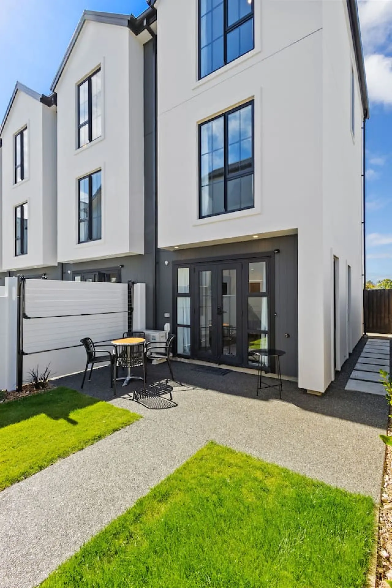 2 BRM 2bath closest to Town Hall 20
