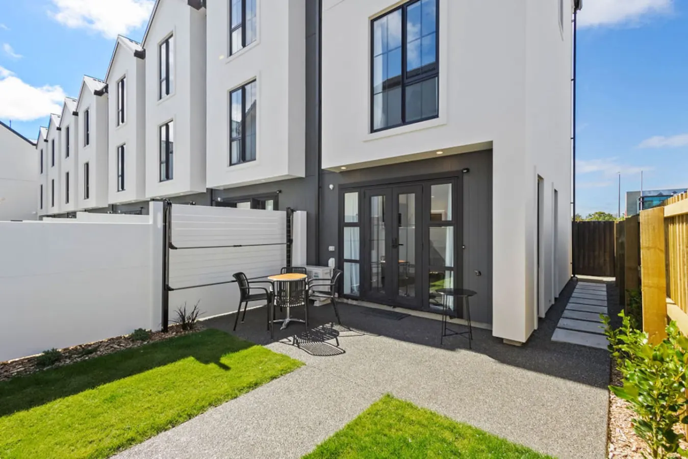 2 BRM 2bath closest to Town Hall 3