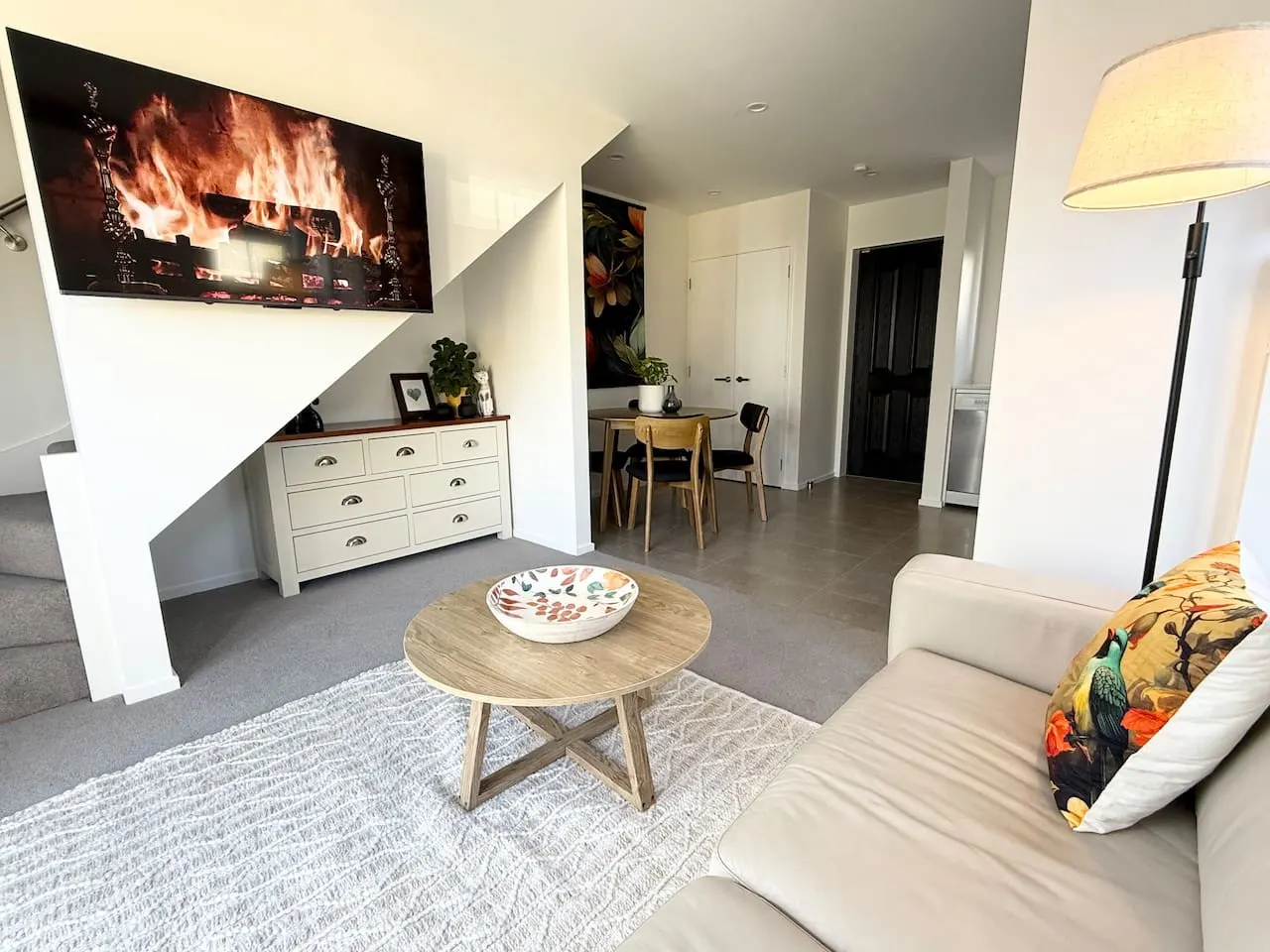 2 BRM 2bath closest to Town Hall 8