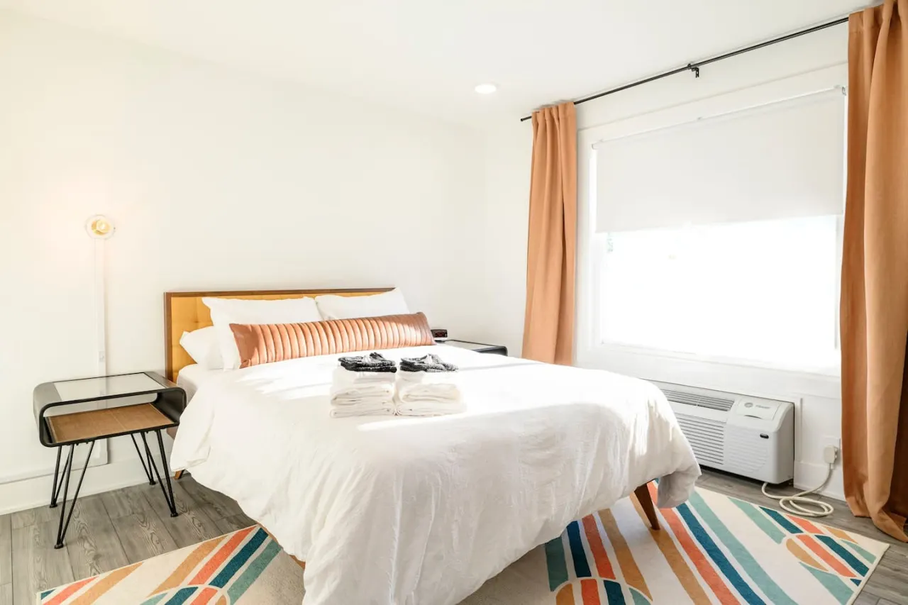 Modern 1-Bed Condo: OPEN Pool with City Access 1