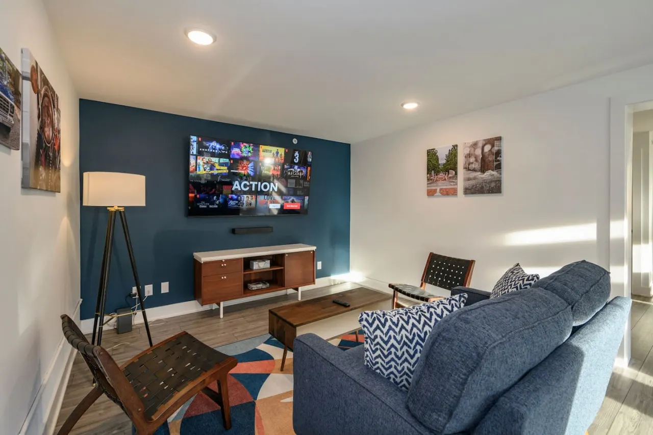 Modern 1-Bed Condo: OPEN Pool with City Access 6