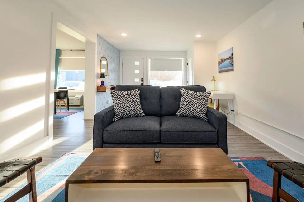 Modern 1-Bed Condo: OPEN Pool with City Access 7