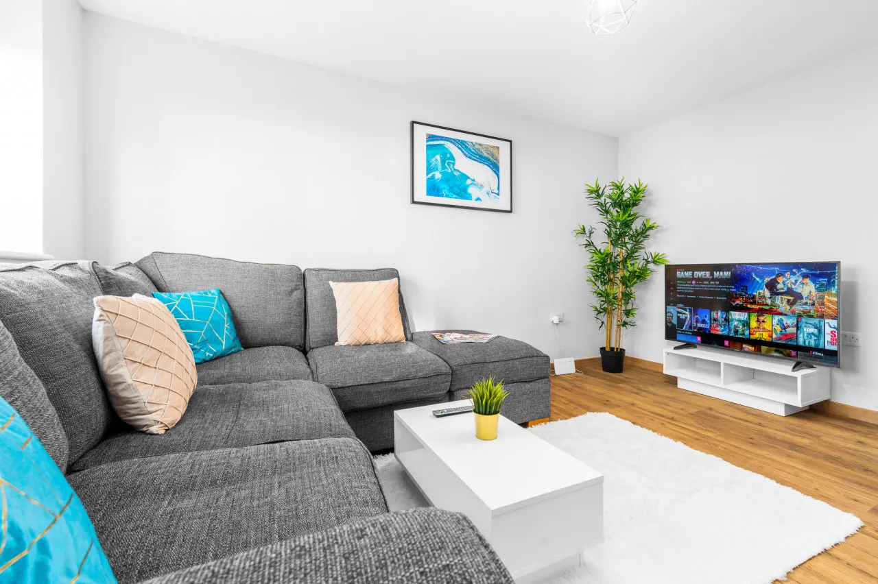 Stylish Two Bed Apartment - Two Parking Spaces - Smart TV & Netflix