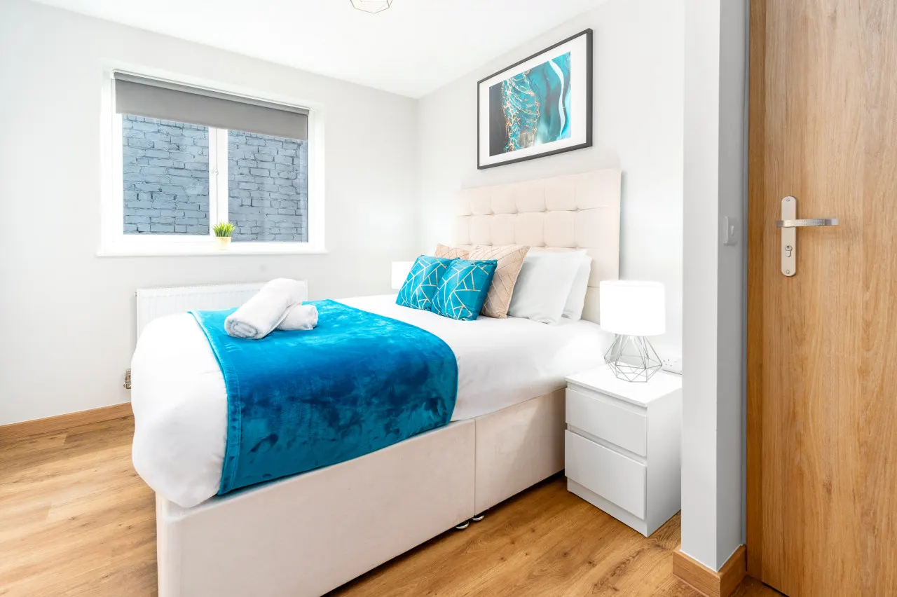Stylish Two Bed Apartment - Two Parking Spaces - Smart TV & Netflix — photo 4